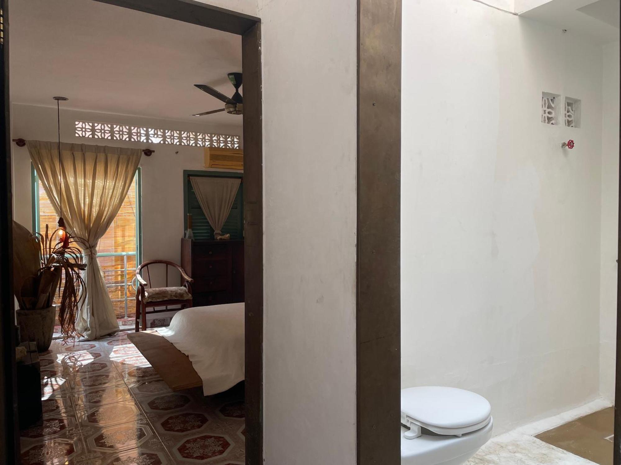 Casa Cocore Charming Old Saigon House *