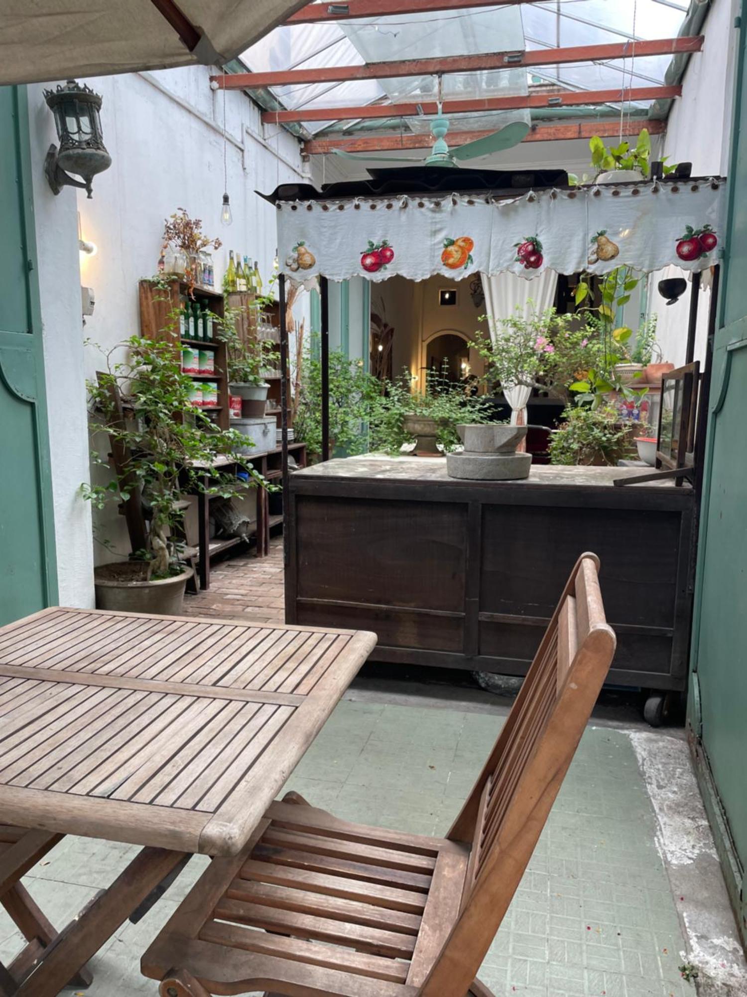 Bed & Breakfast Casa Cocore Charming Old Saigon House