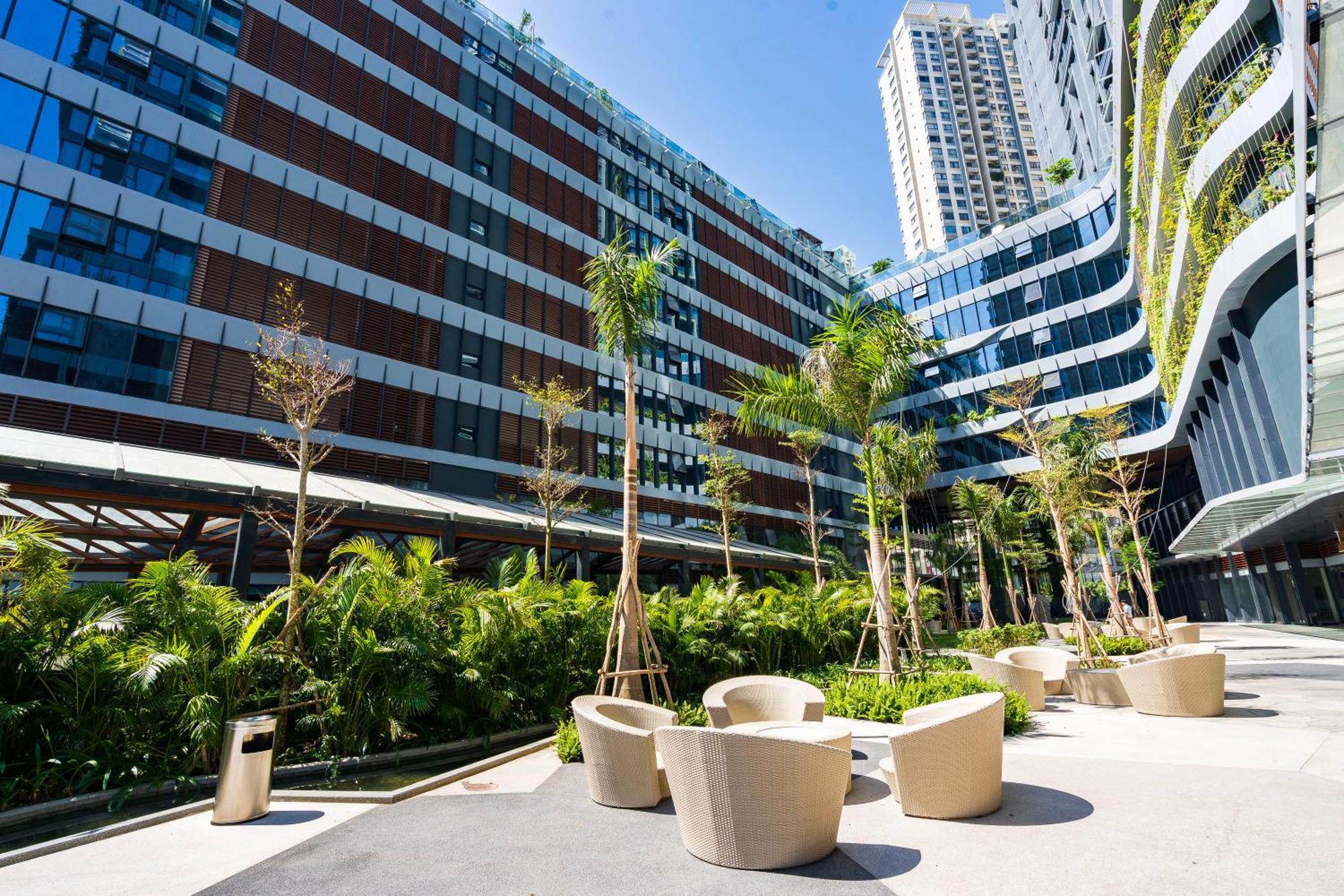 Lumiere Riverside Infinity Pool Apartment