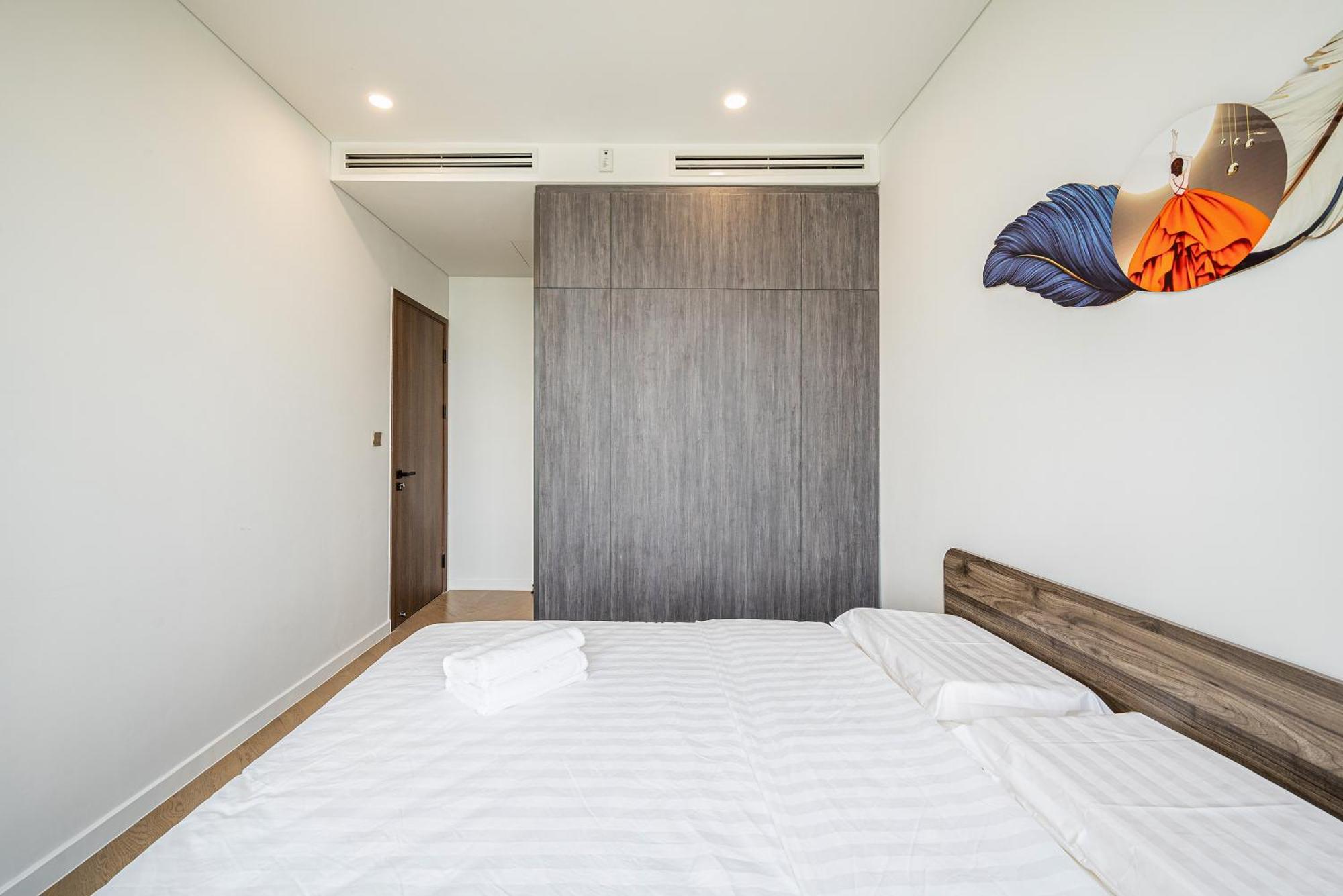 Lumiere Riverside Infinity Pool Apartment
