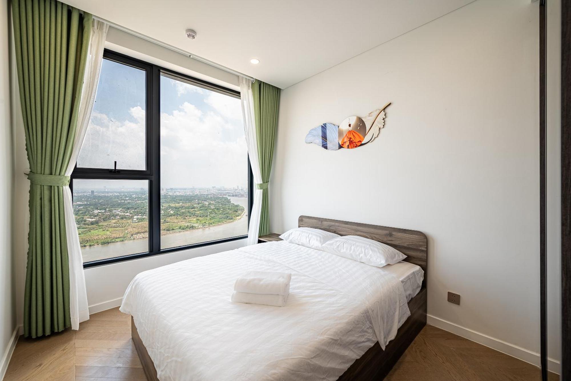 Lumiere Riverside Infinity Pool Apartment *