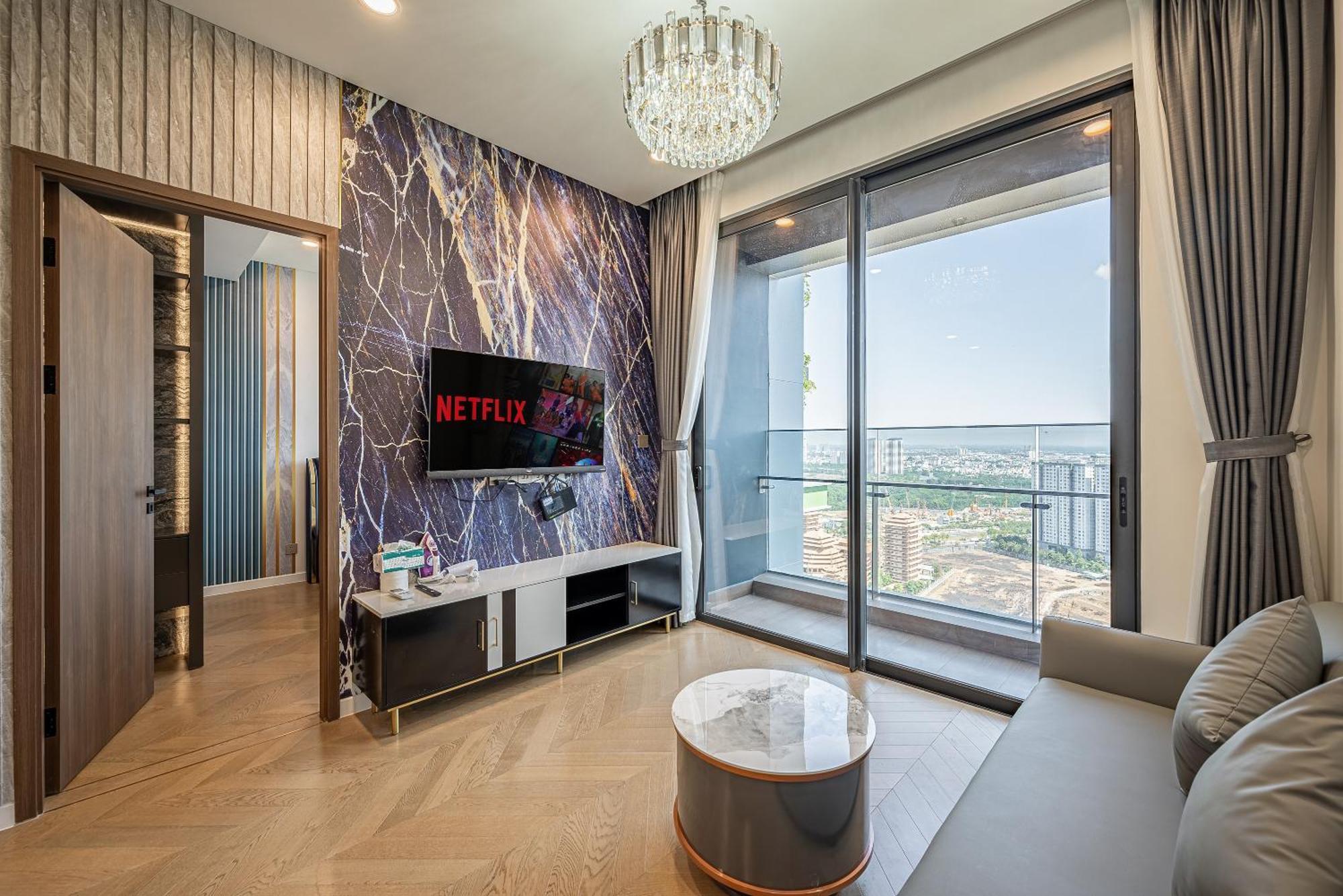Lumiere Riverside Infinity Pool Apartment *