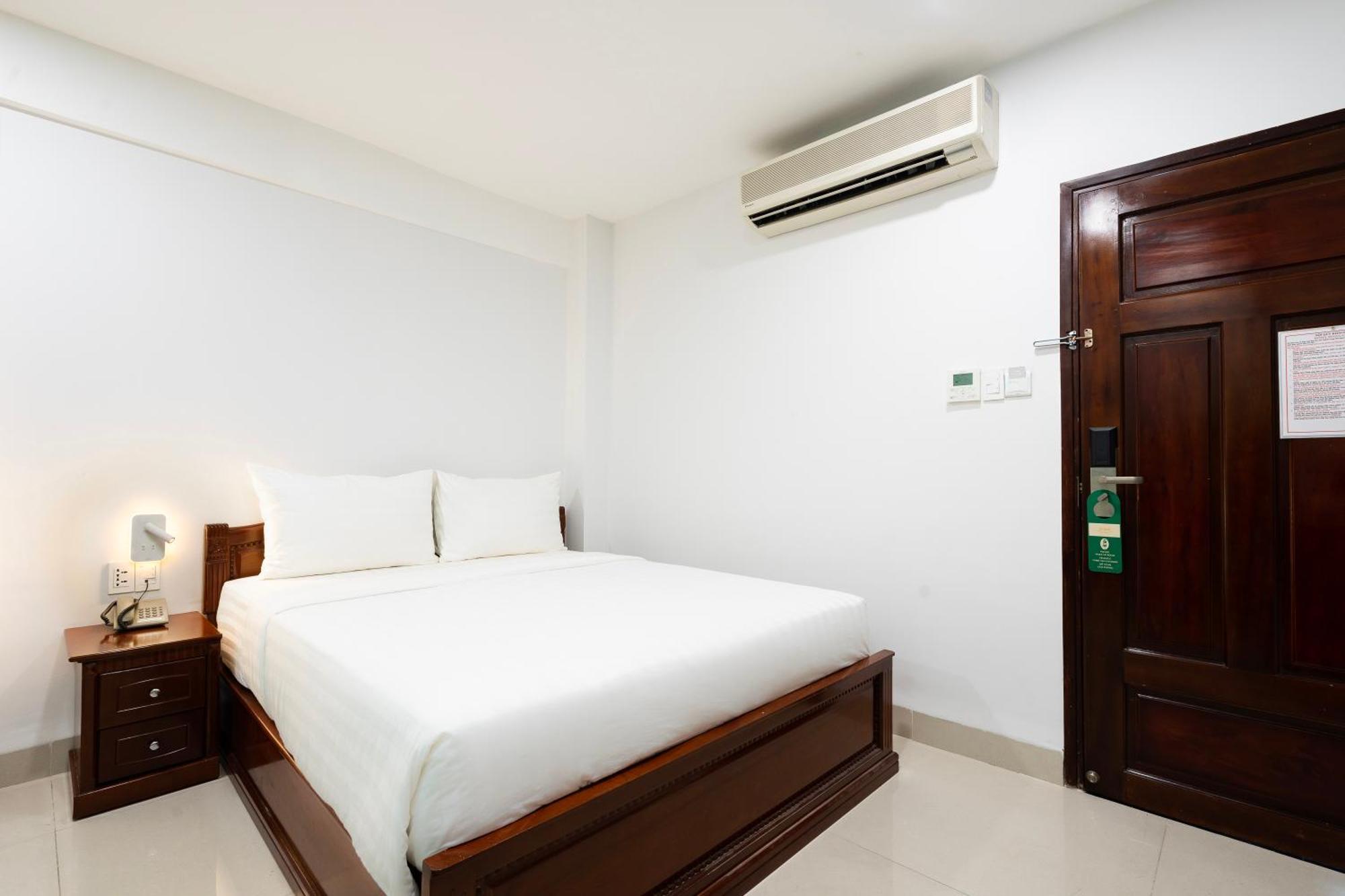 Hoang Luxury Dist 1 Hotel