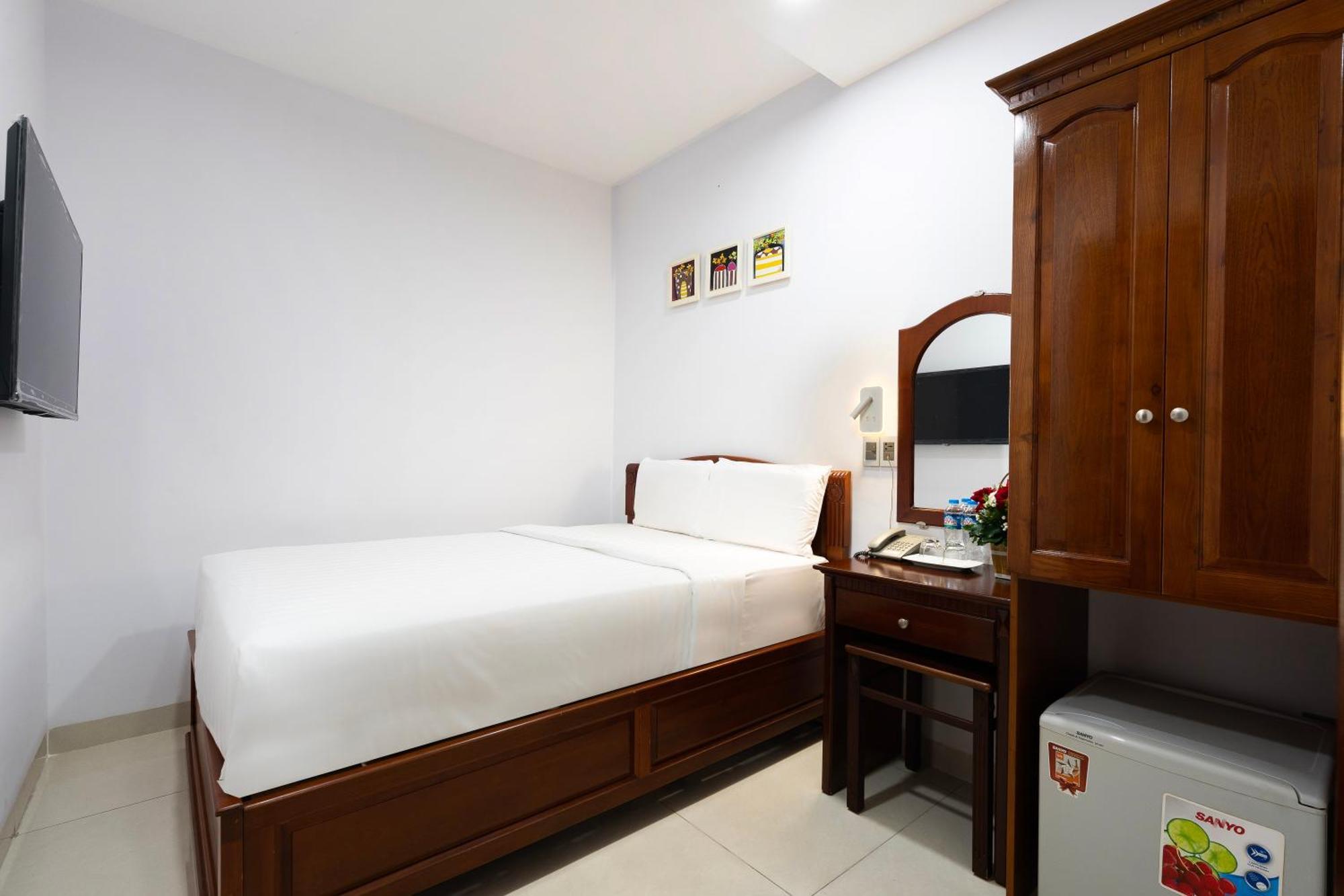 Hoang Luxury Dist 1 Hotel