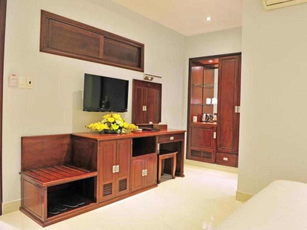 Phoenix Saigon 2*