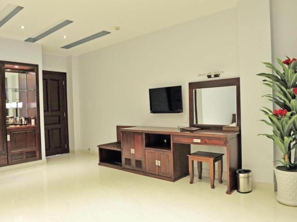Hotel Phoenix Saigon