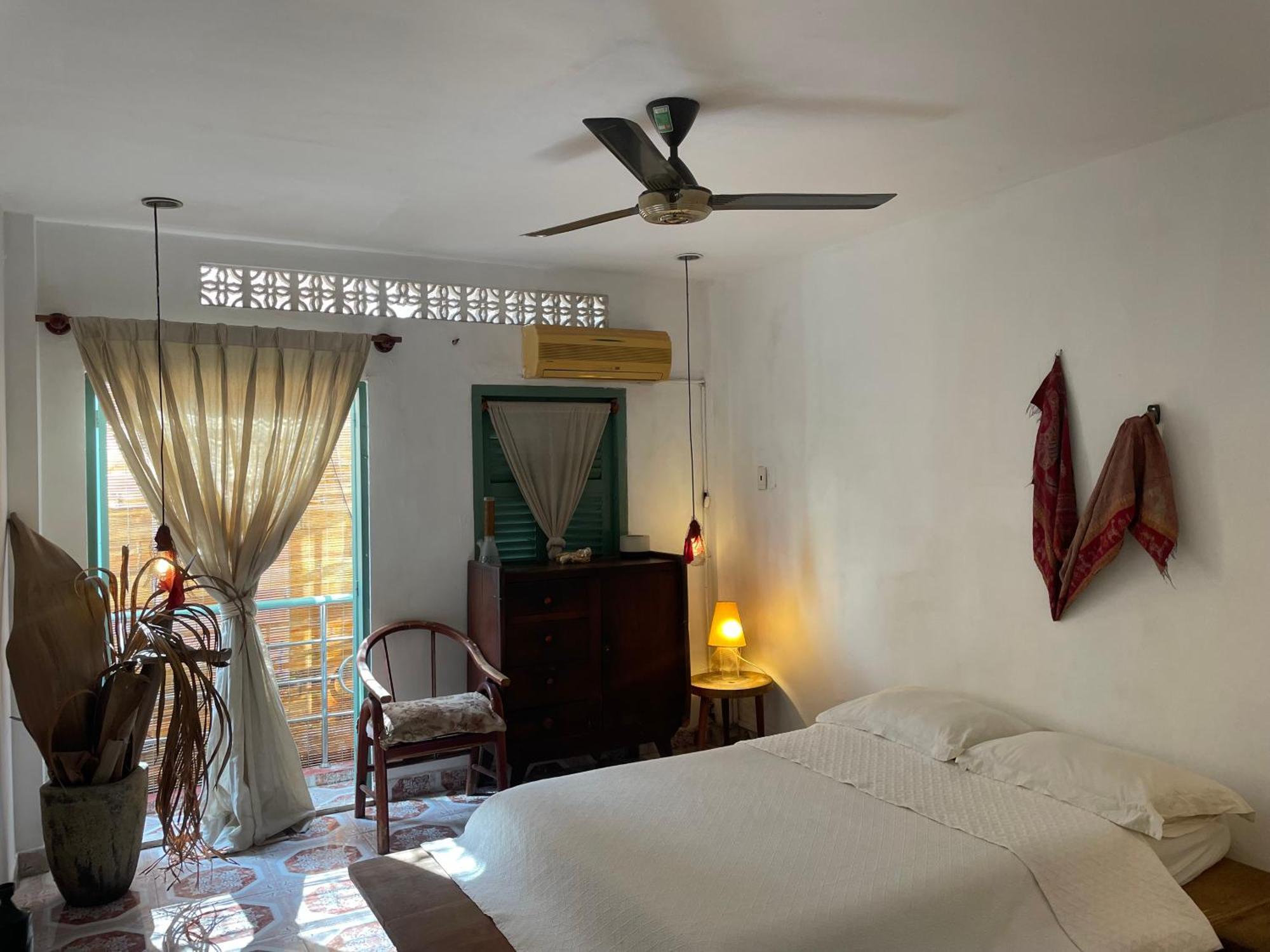Bed & Breakfast Casa Cocore Charming Old Saigon House *