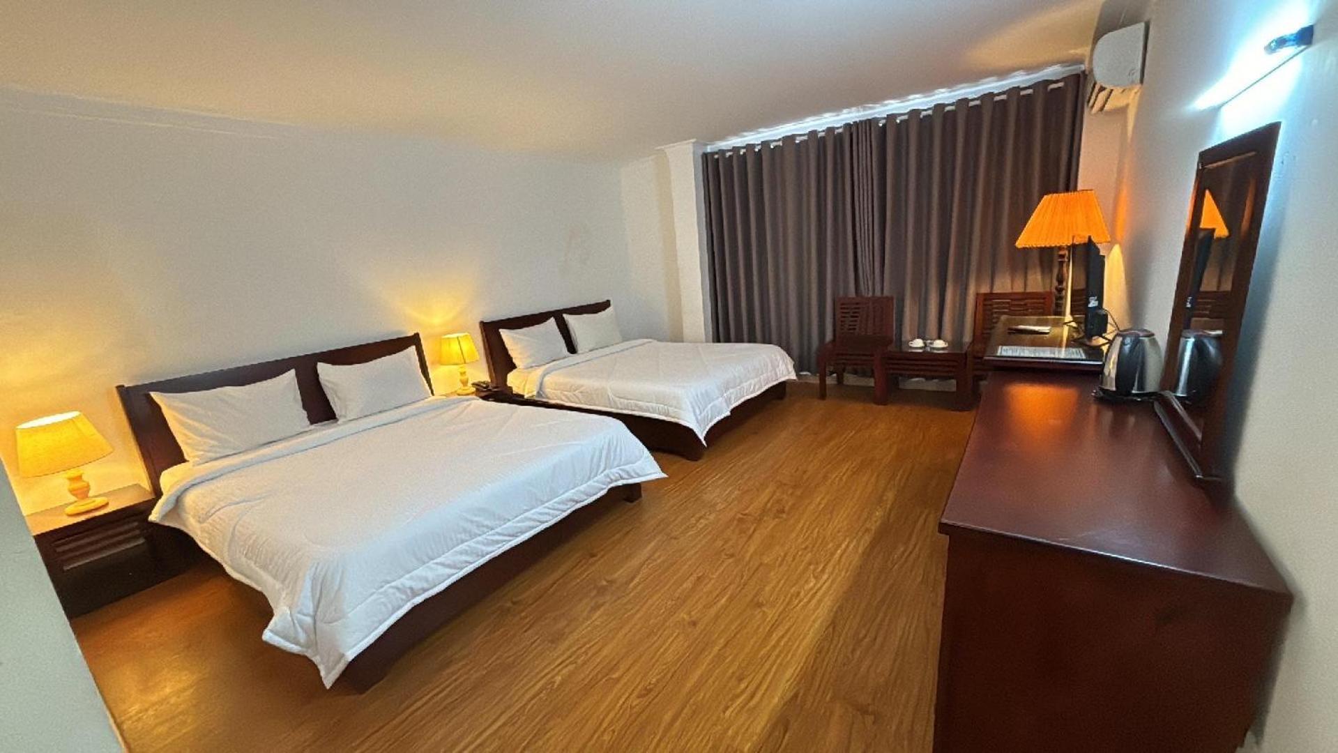 Phung Long Hotel Hotel *
