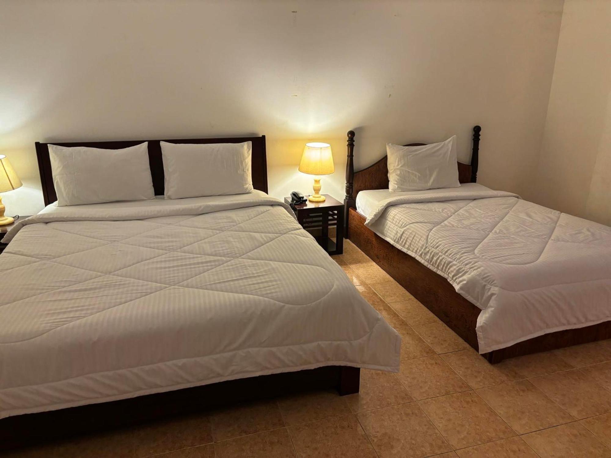 Phung Long Hotel Hotel *