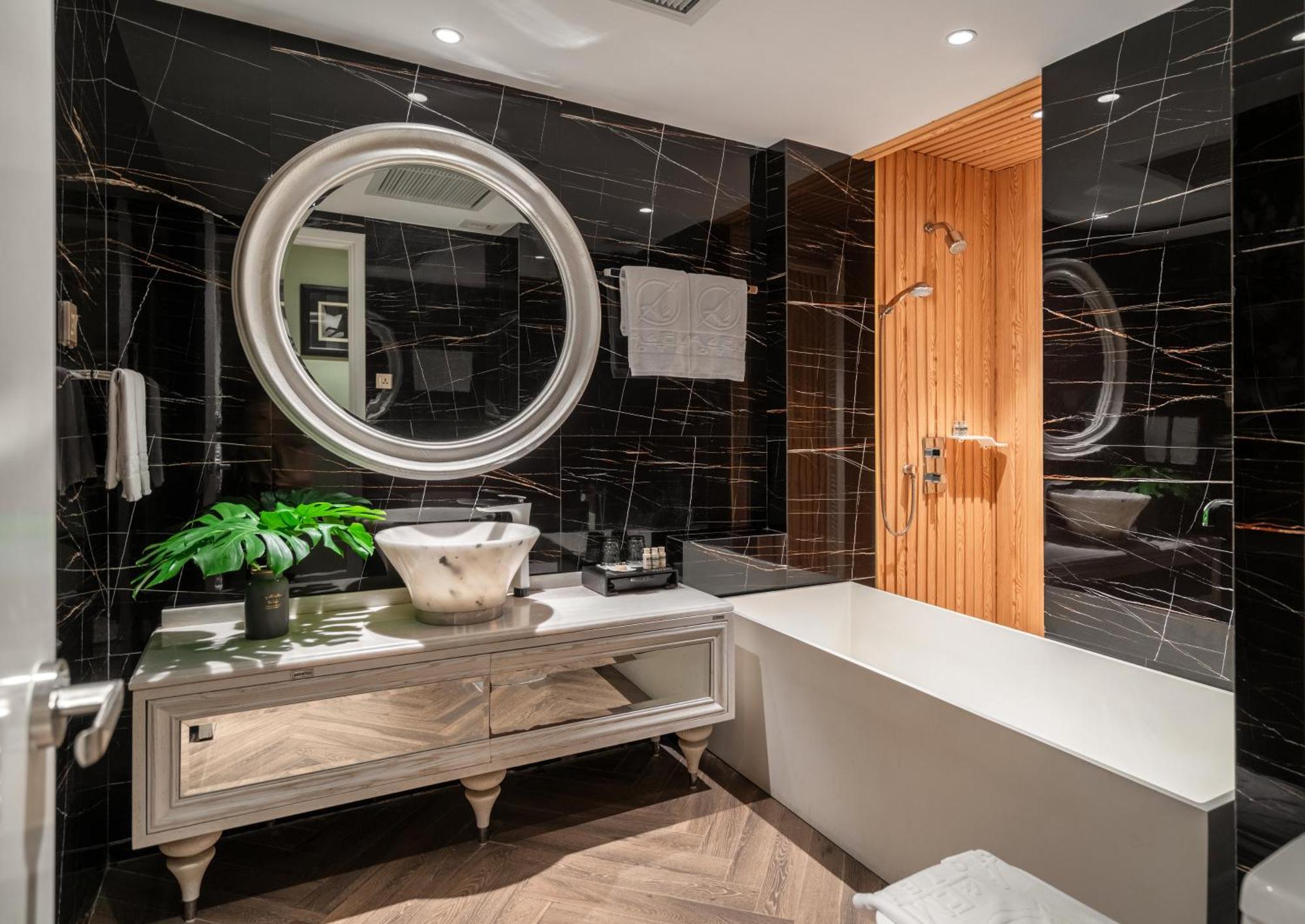 Hotel A&em Saigon 4*