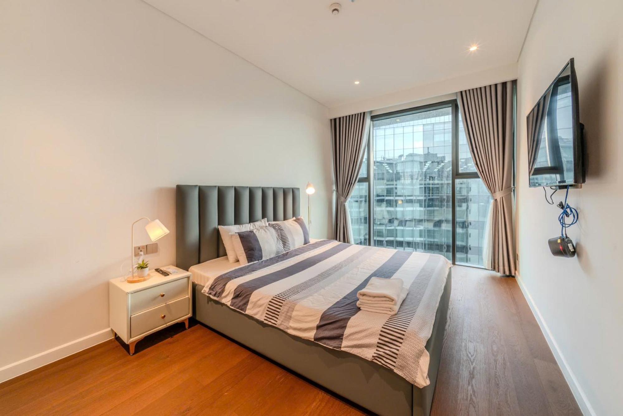 Metropole Thu Thiem - Luna - Chic, Unbeatable Location, Great Value!!! Apartment