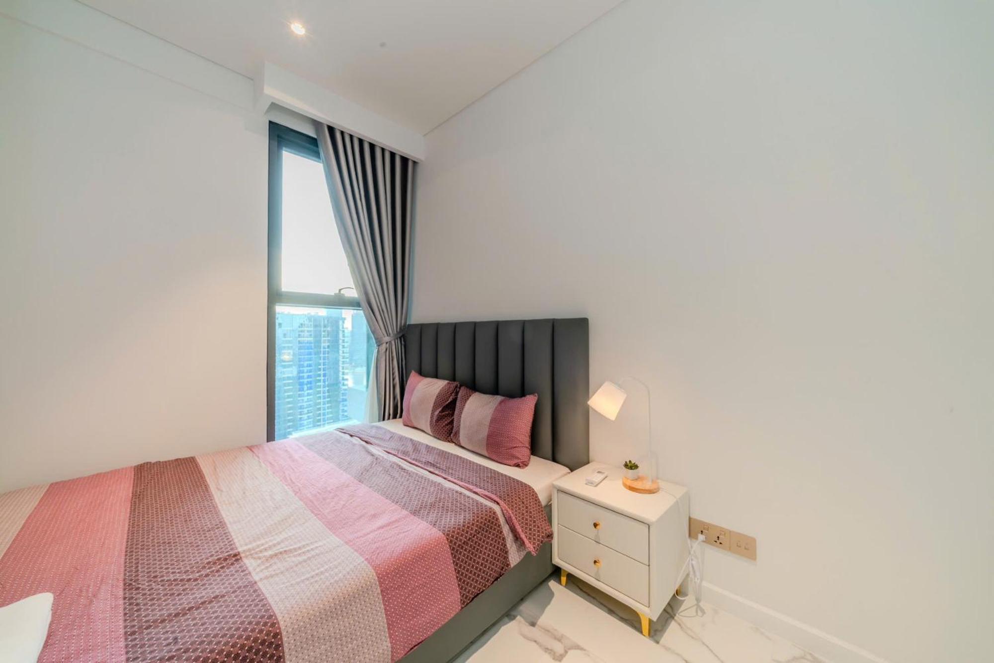Metropole Thu Thiem - Luna - Chic, Unbeatable Location, Great Value!!! Apartment