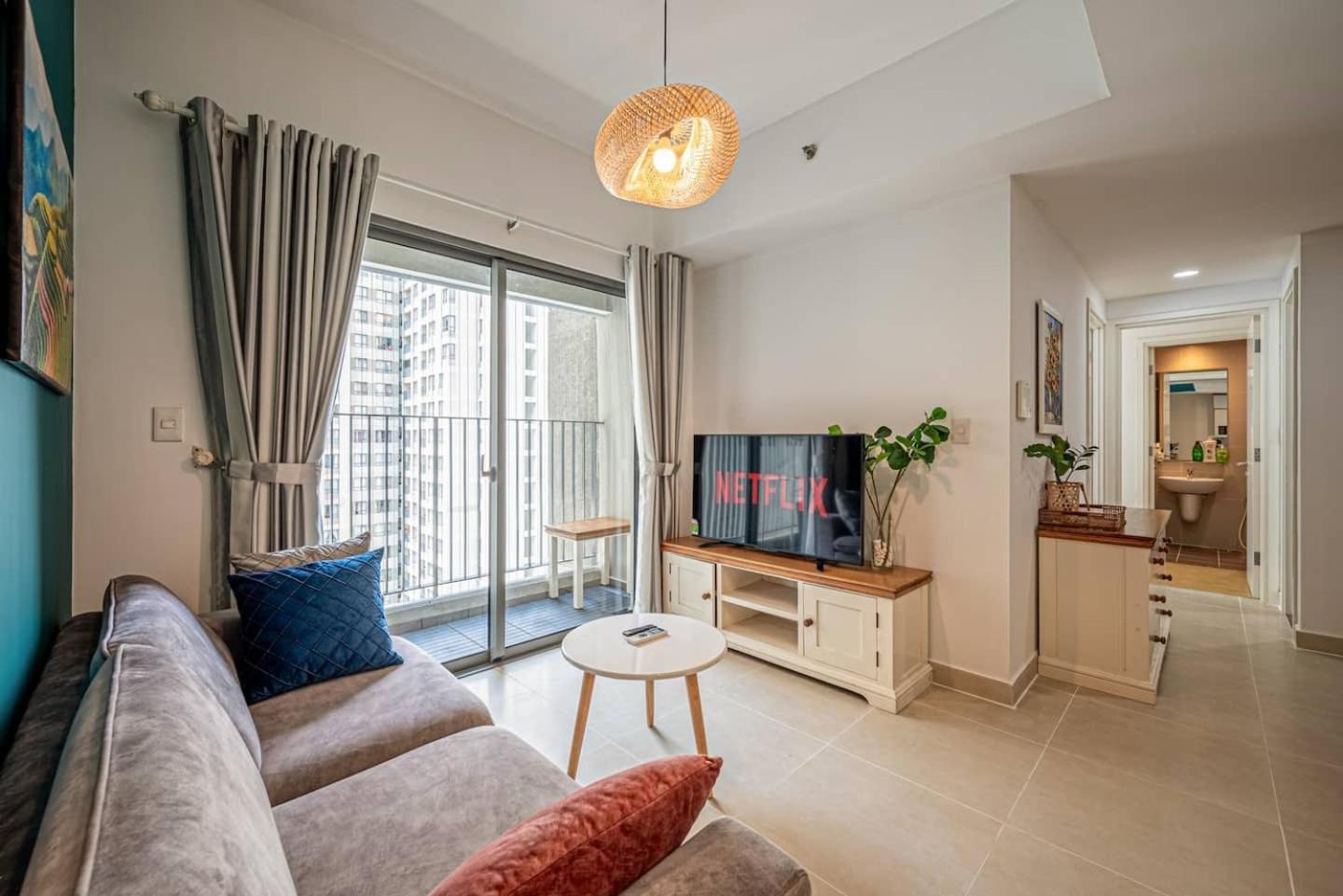 Apartment Masteri Thao Dien - Netflix & Chill *