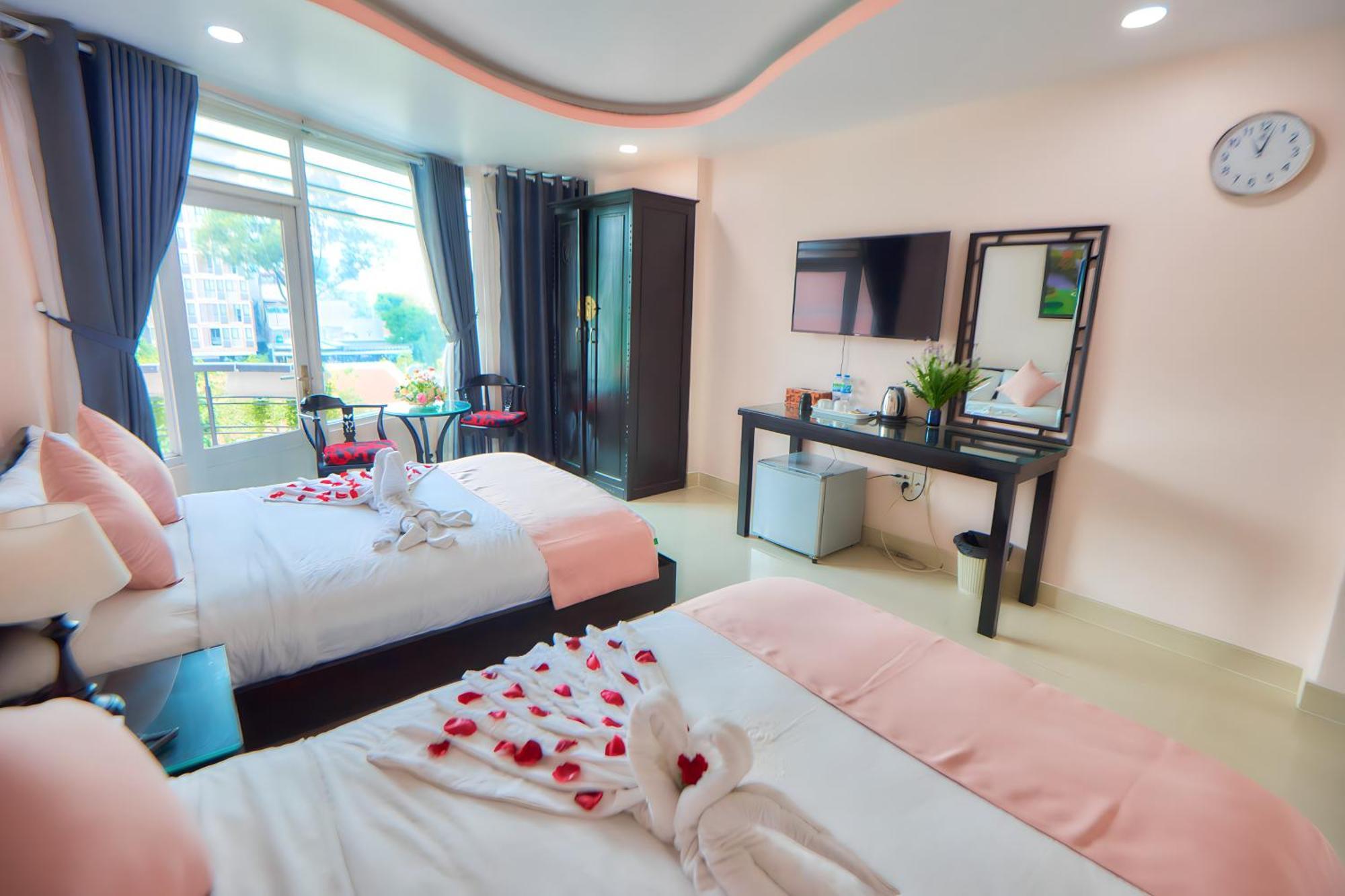 Saigon Pink 2*