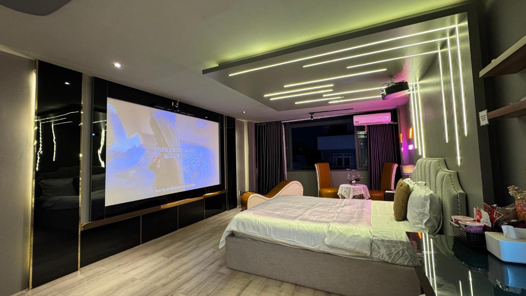Hotel M&h Cinema *