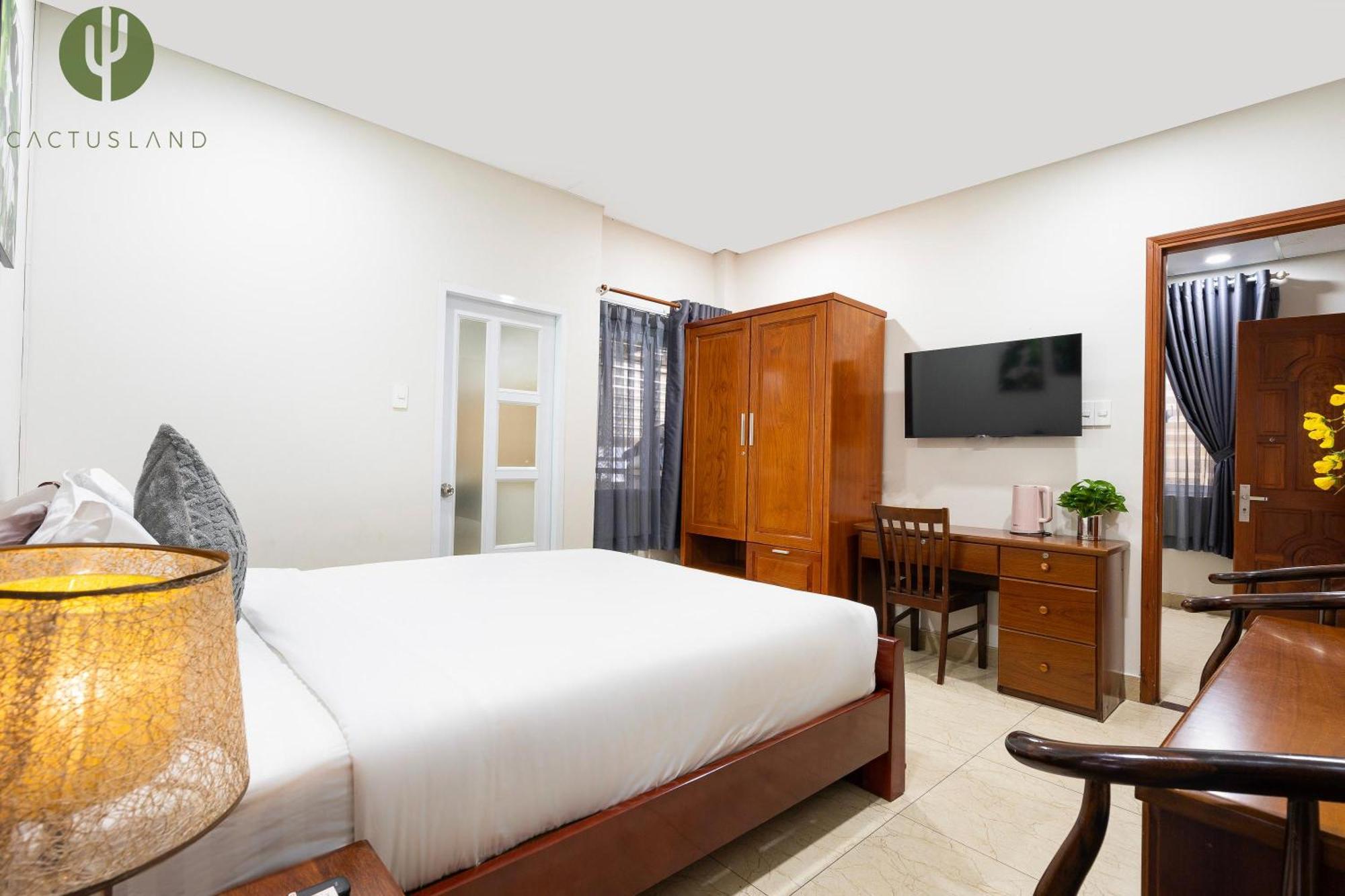 Cactusland Tan Binh Hotel 2*