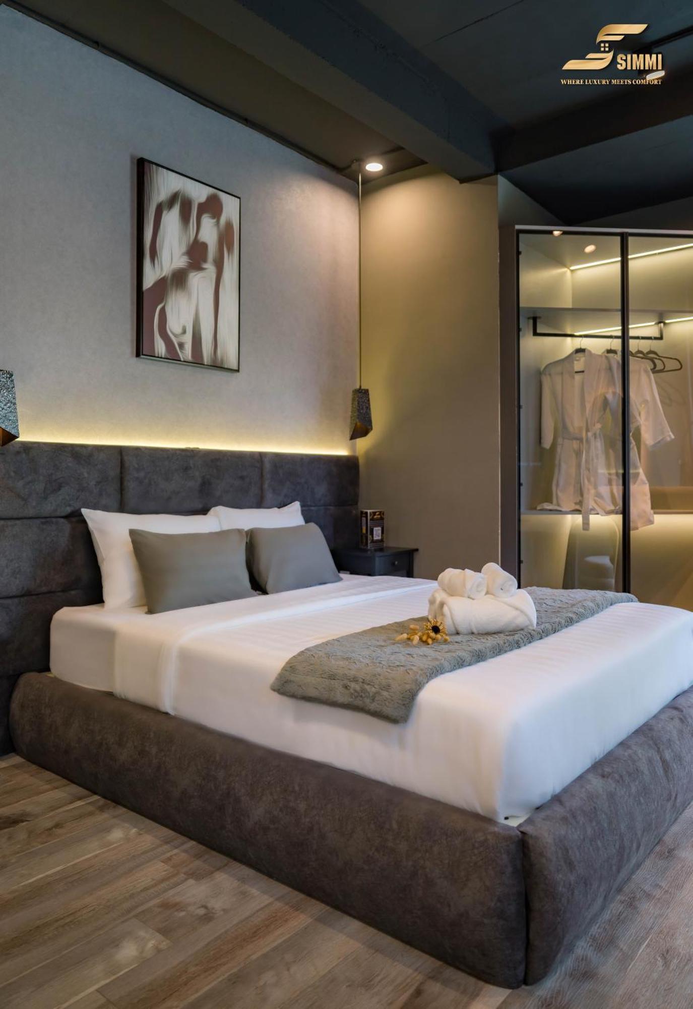 Simmi Signature & Hotel