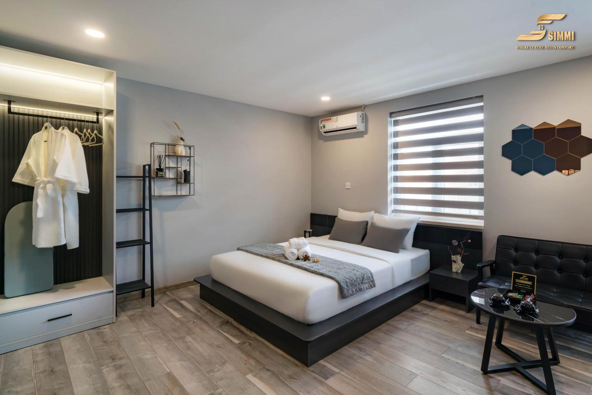 Simmi Signature & Hotel