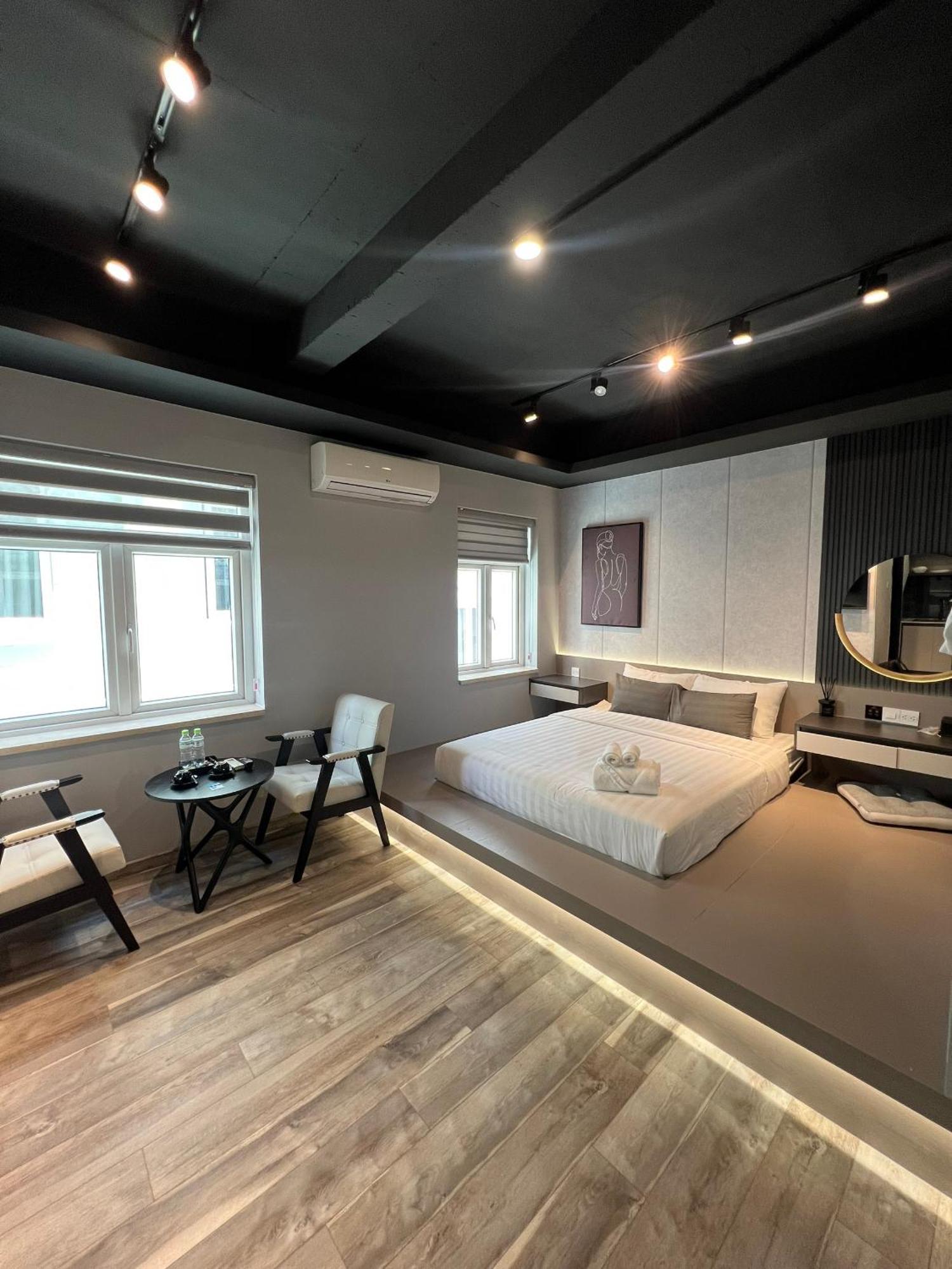Simmi Signature & Hotel