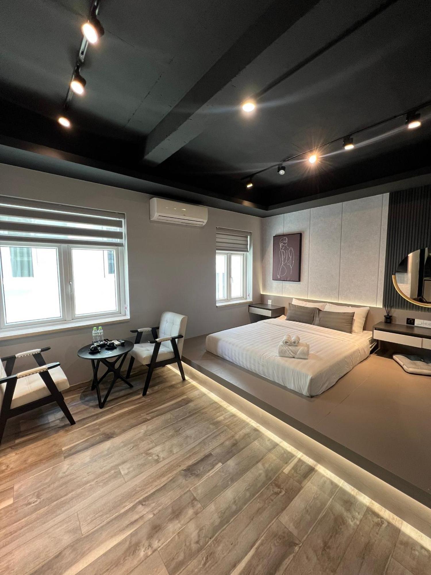 Hotel Simmi Signature & Ho Chi Minh City
