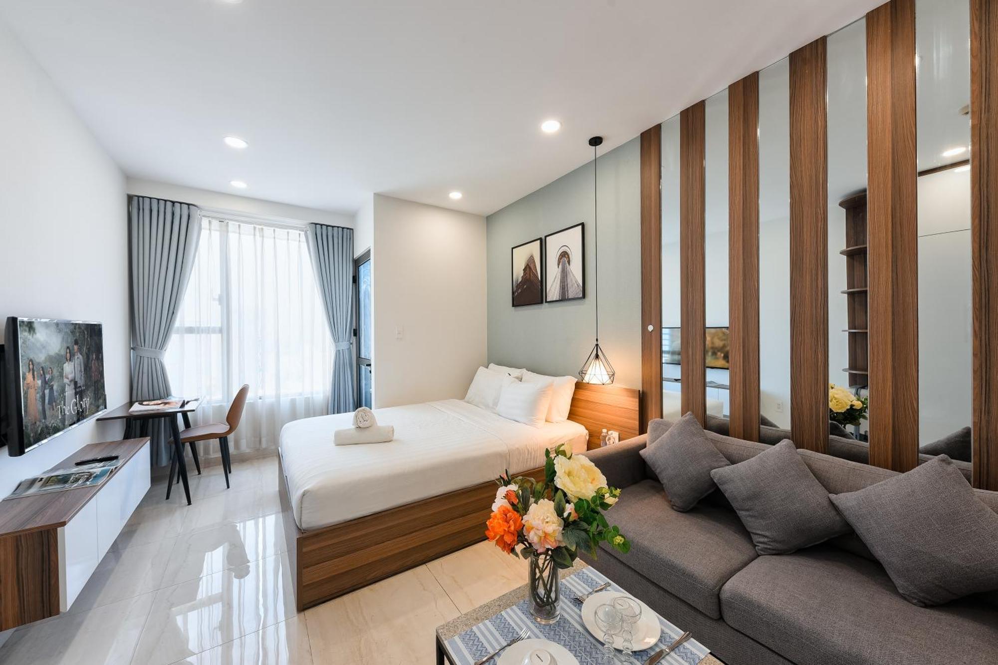 Apartment Saigon Authentic Apartments: Infinity Pool & Daily Perks *