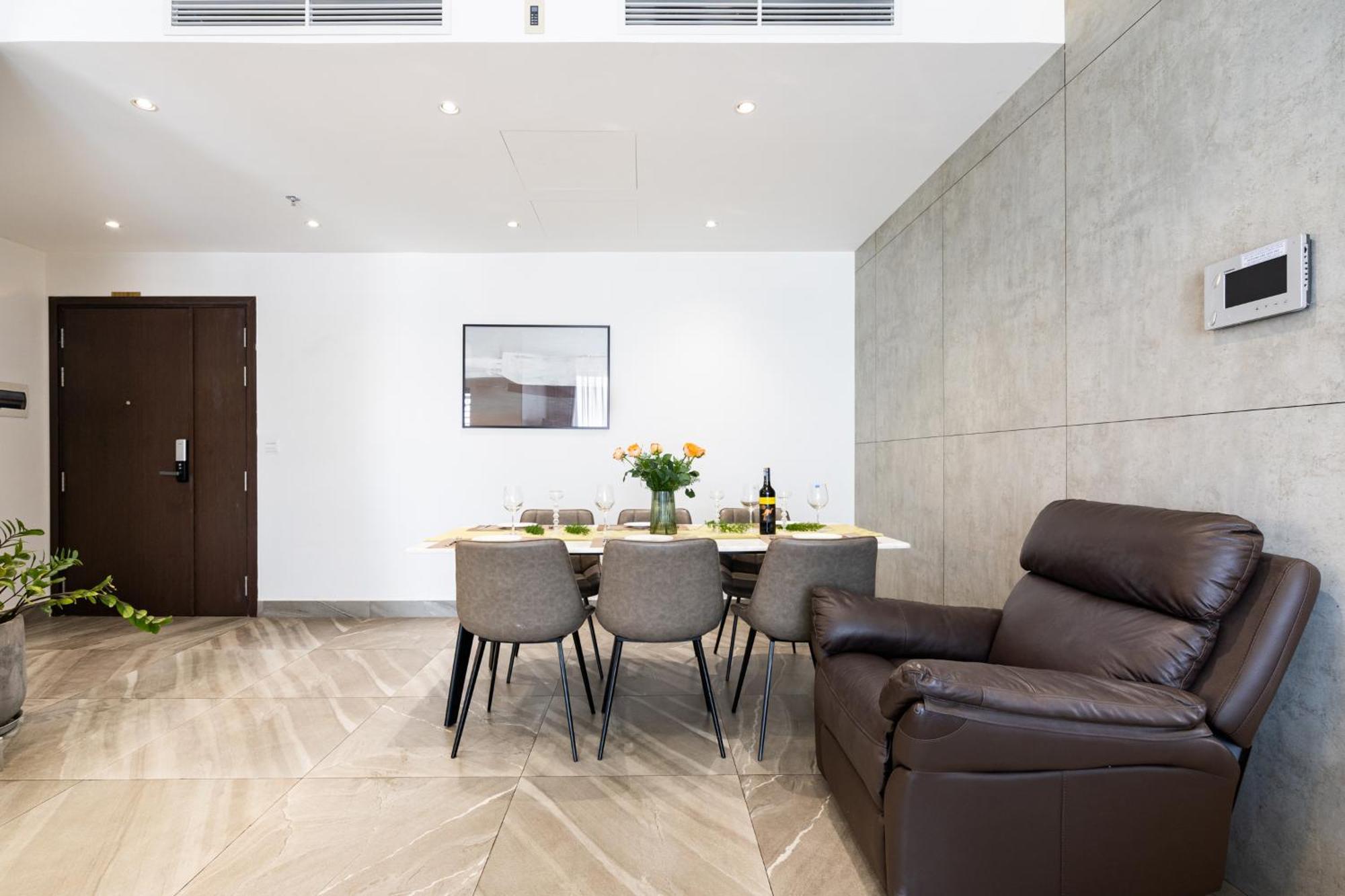 Saigon Authentic Apartments: Infinity Pool & Daily Perks Apartment *