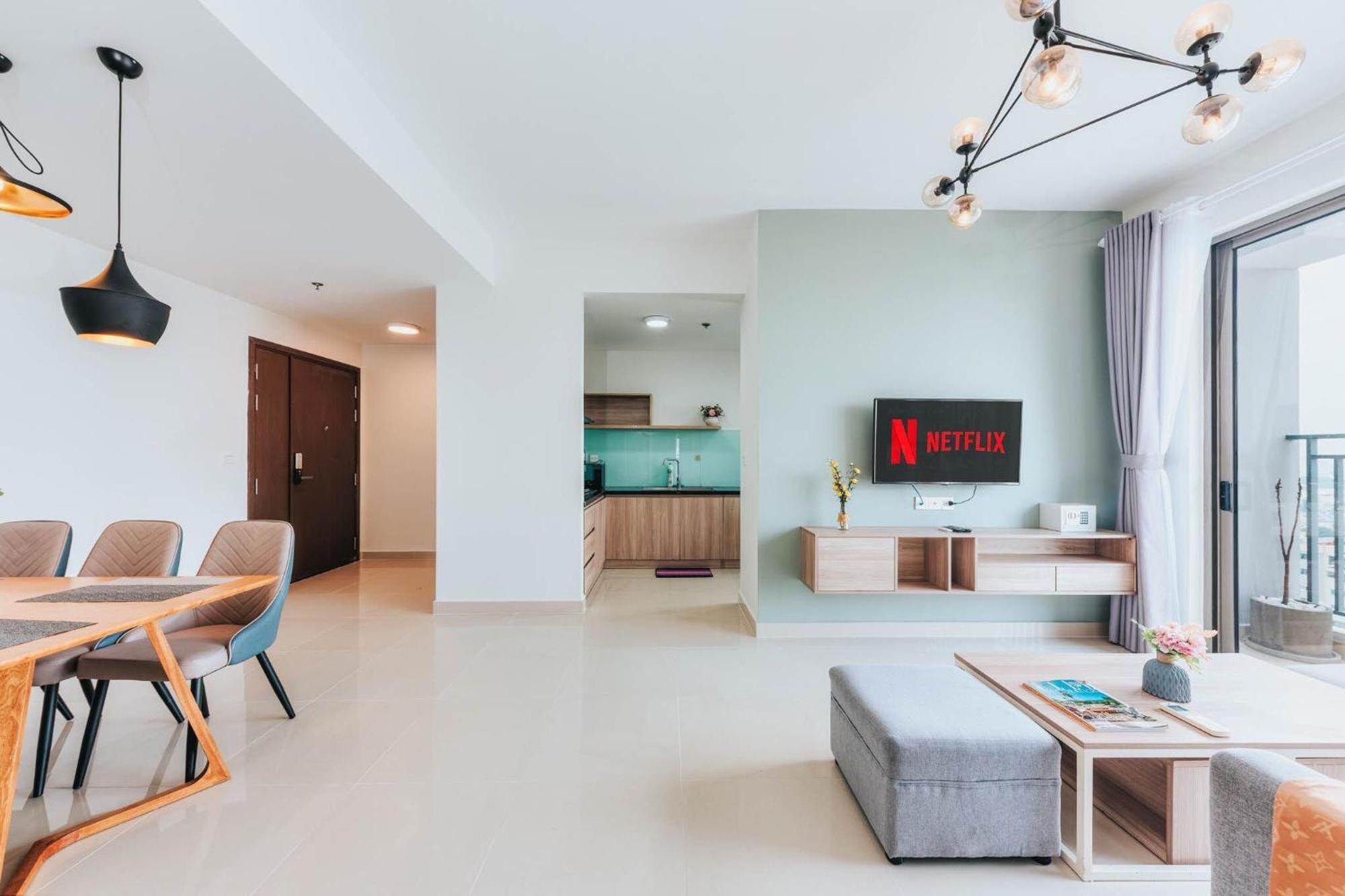 Saigon Authentic Apartments: Infinity Pool & Daily Perks Apartment