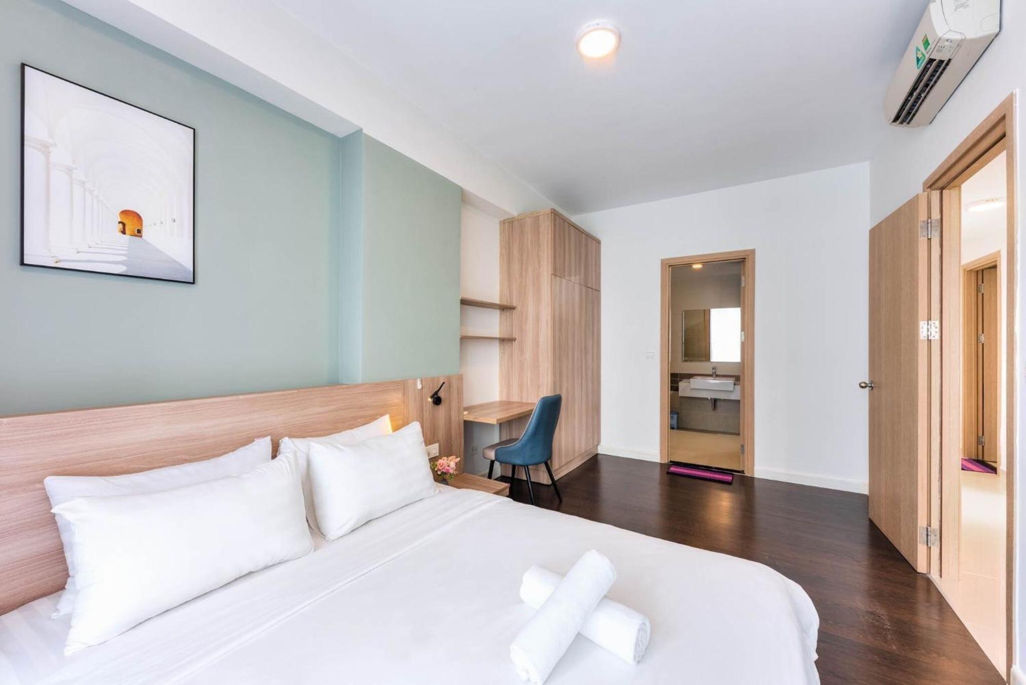 Apartment Saigon Authentic Apartments: Infinity Pool & Daily Perks