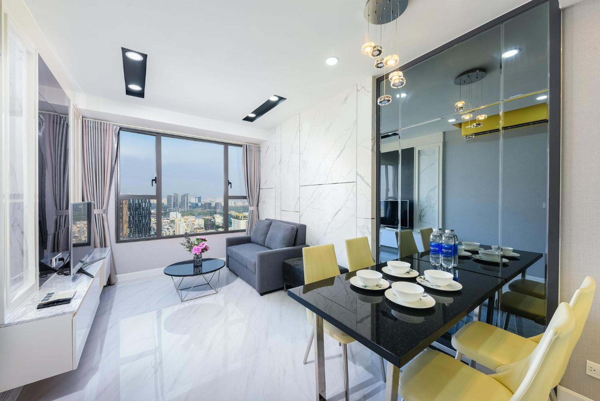 Saigon Authentic Apartments: Infinity Pool & Daily Perks Apartment