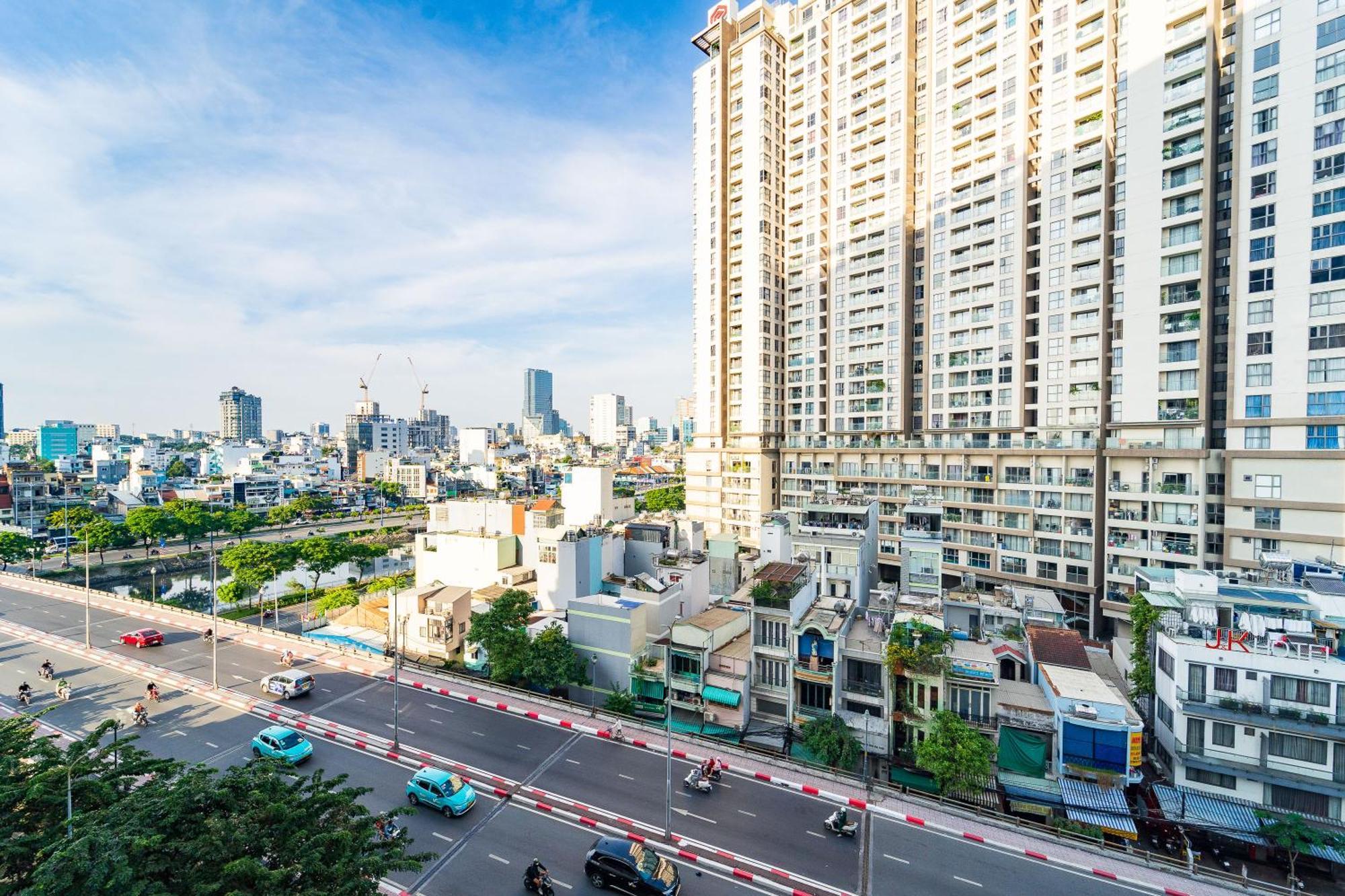 Saigon Authentic Apartments: Infinity Pool & Daily Perks