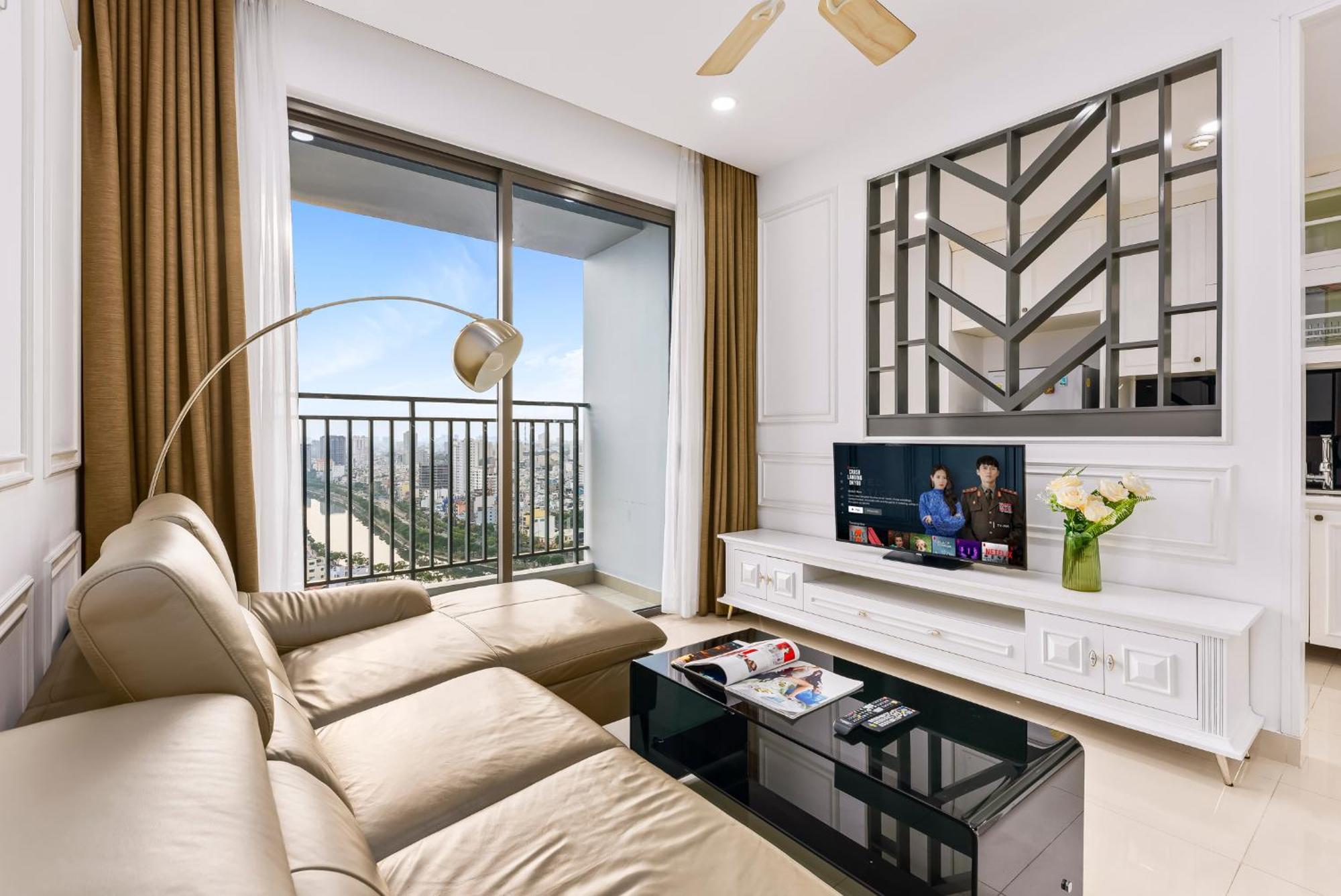 Saigon Authentic Apartments: Infinity Pool & Daily Perks Apartment *