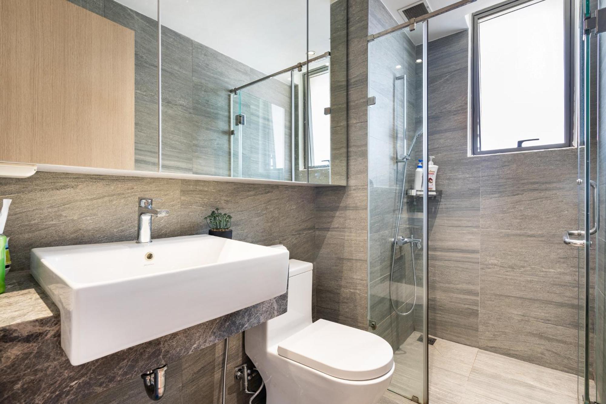 Saigon Authentic Apartments: Infinity Pool & Daily Perks Apartment