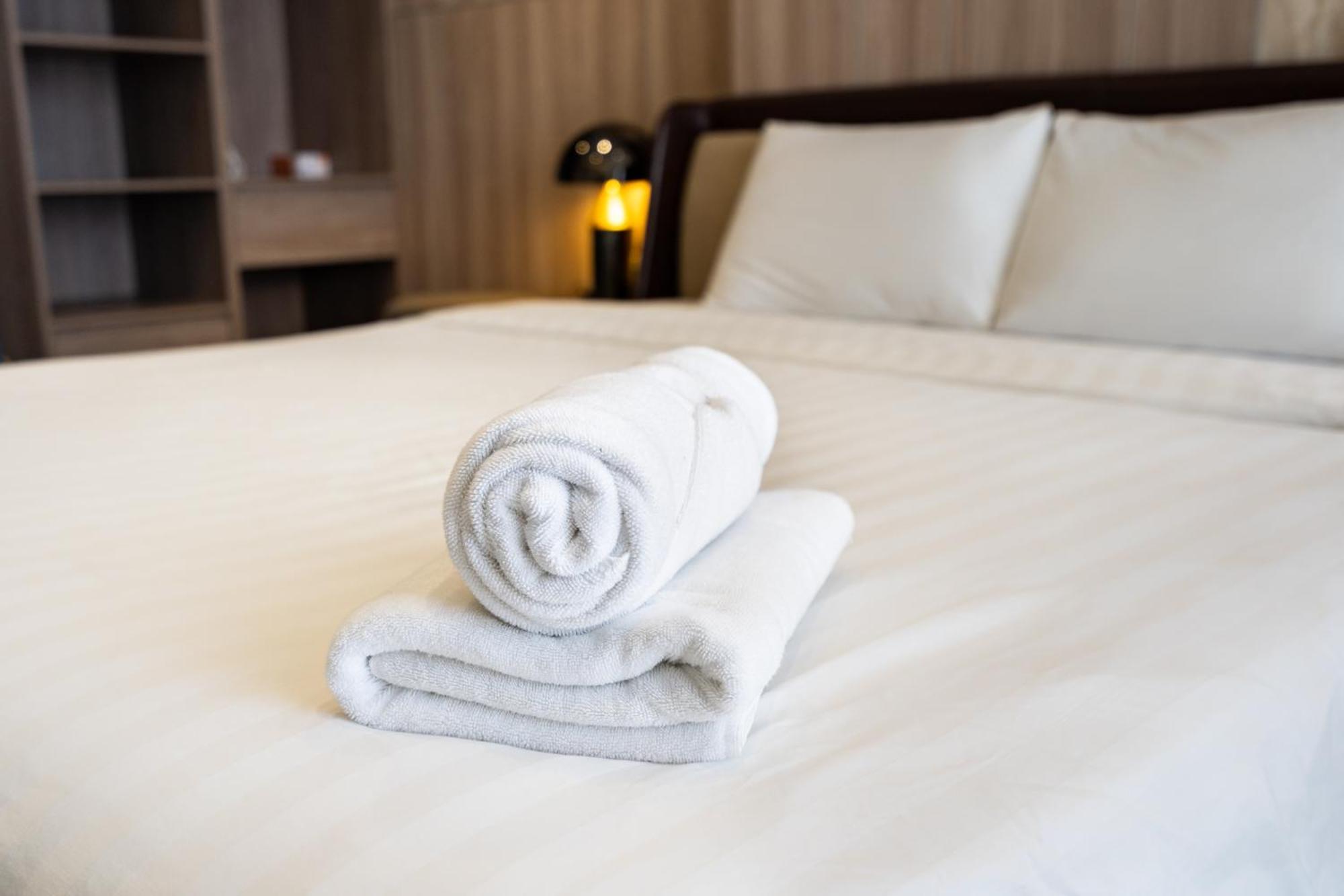 Apartment Saigon Authentic Apartments: Infinity Pool & Daily Perks *