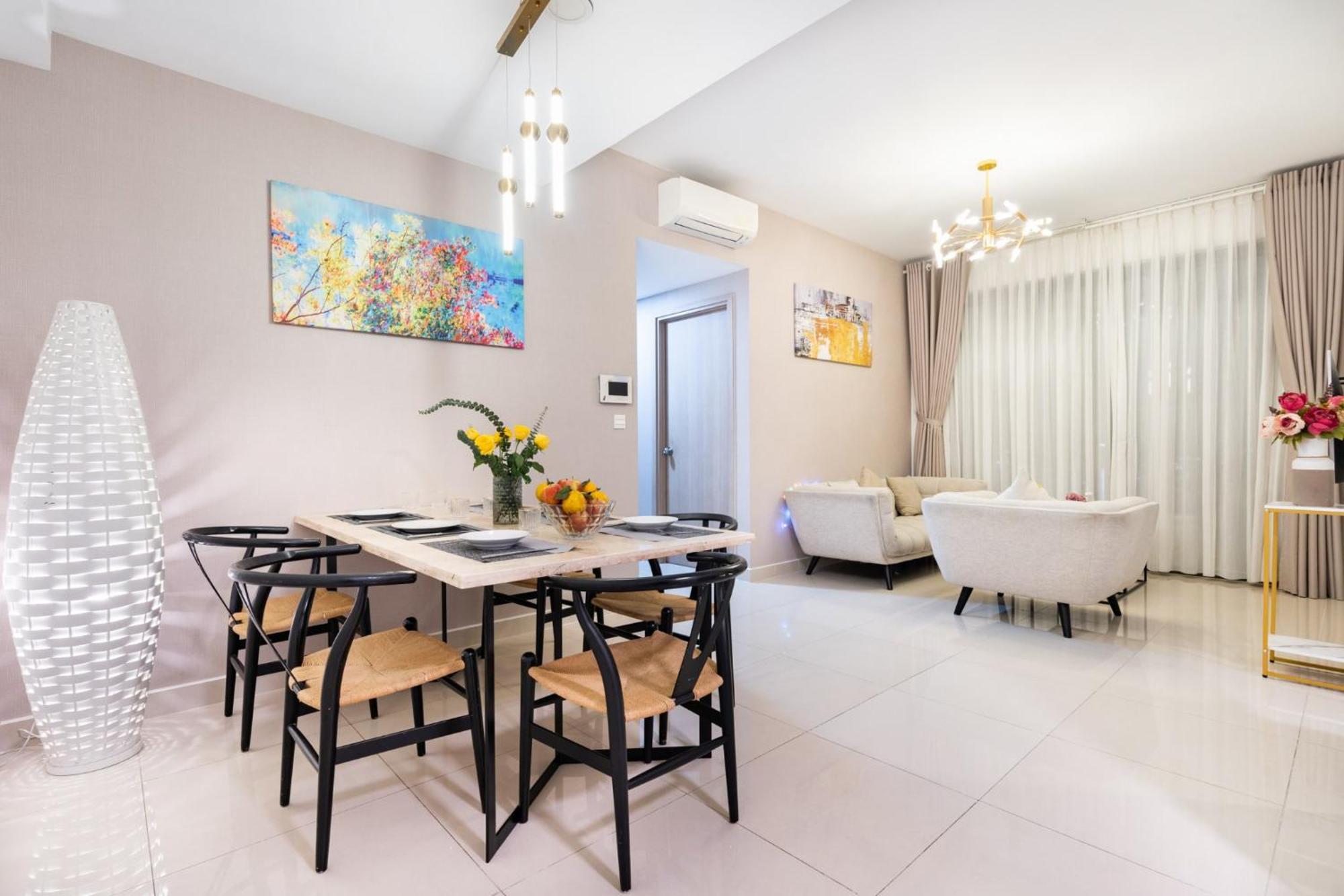 Apartment Saigon Authentic Apartments: Infinity Pool & Daily Perks