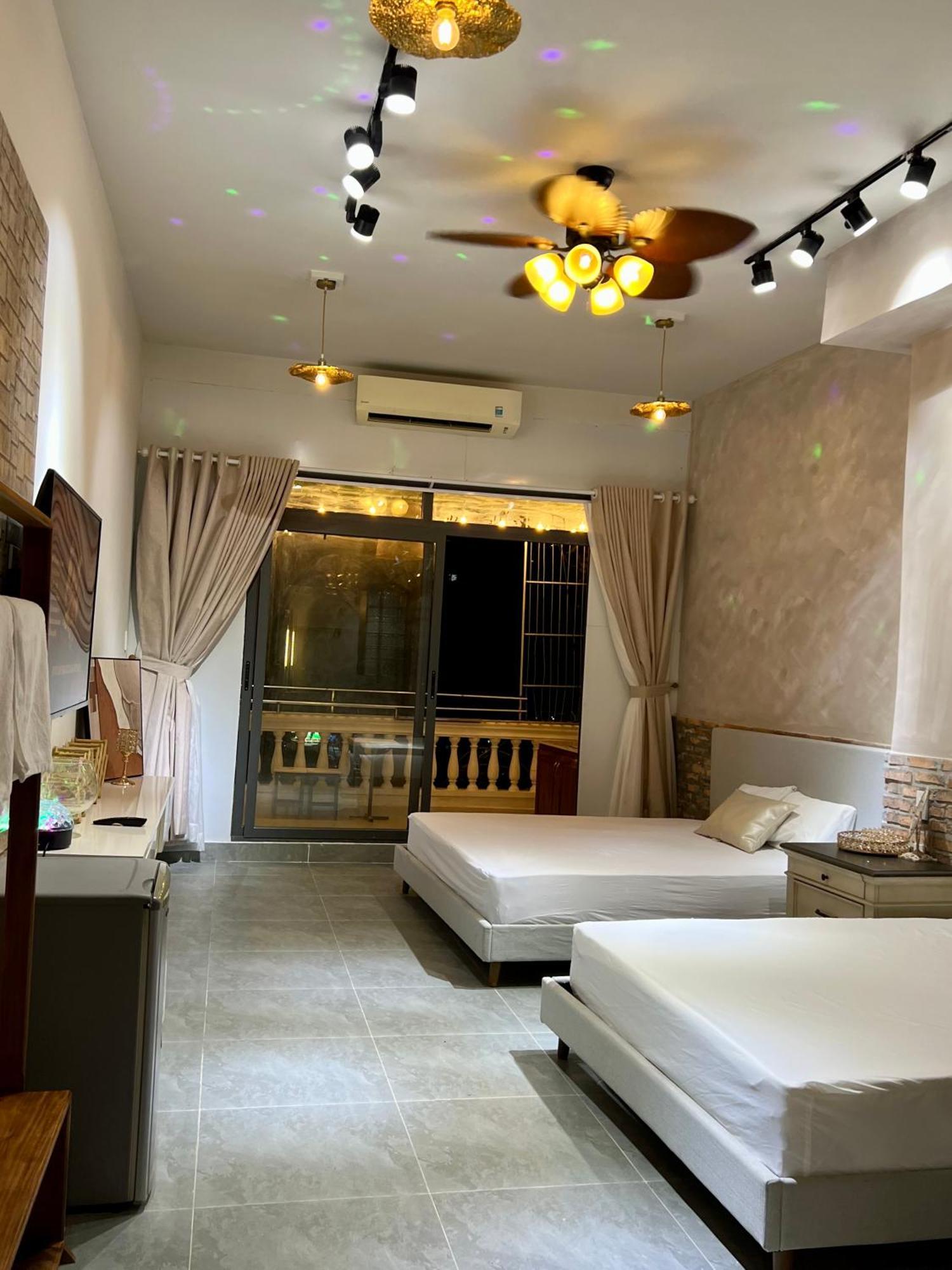 Homestay Vintage In Heart D1 With Large Balcony - View, Near Buivien Street