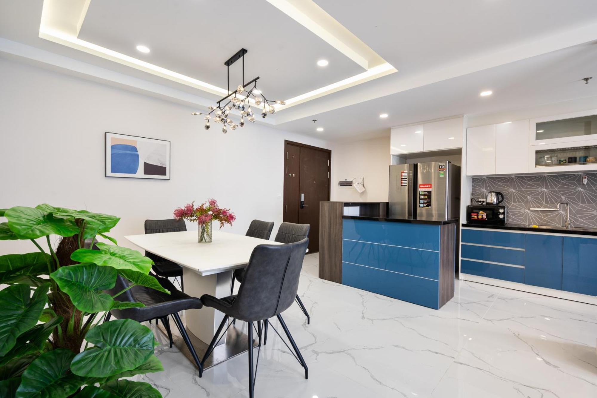 Apartment Saigon Authentic Apartments: Infinity Pool & Daily Perks *