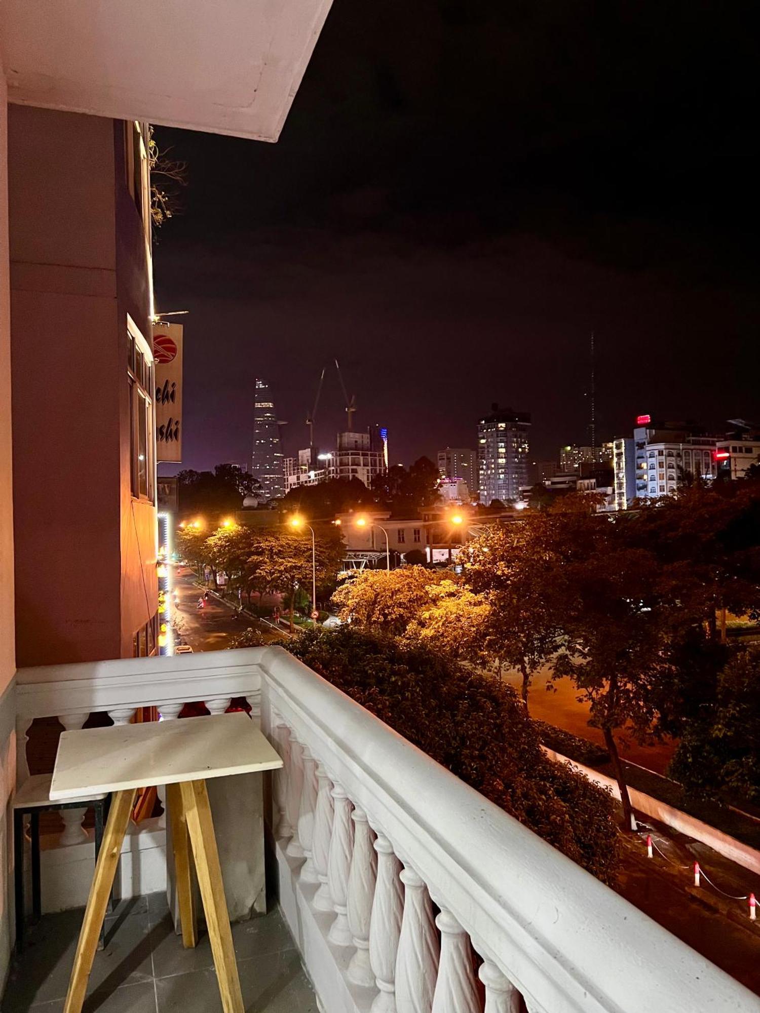 Vintage In Heart D1 With Large Balcony - View, Near Buivien Street Homestay