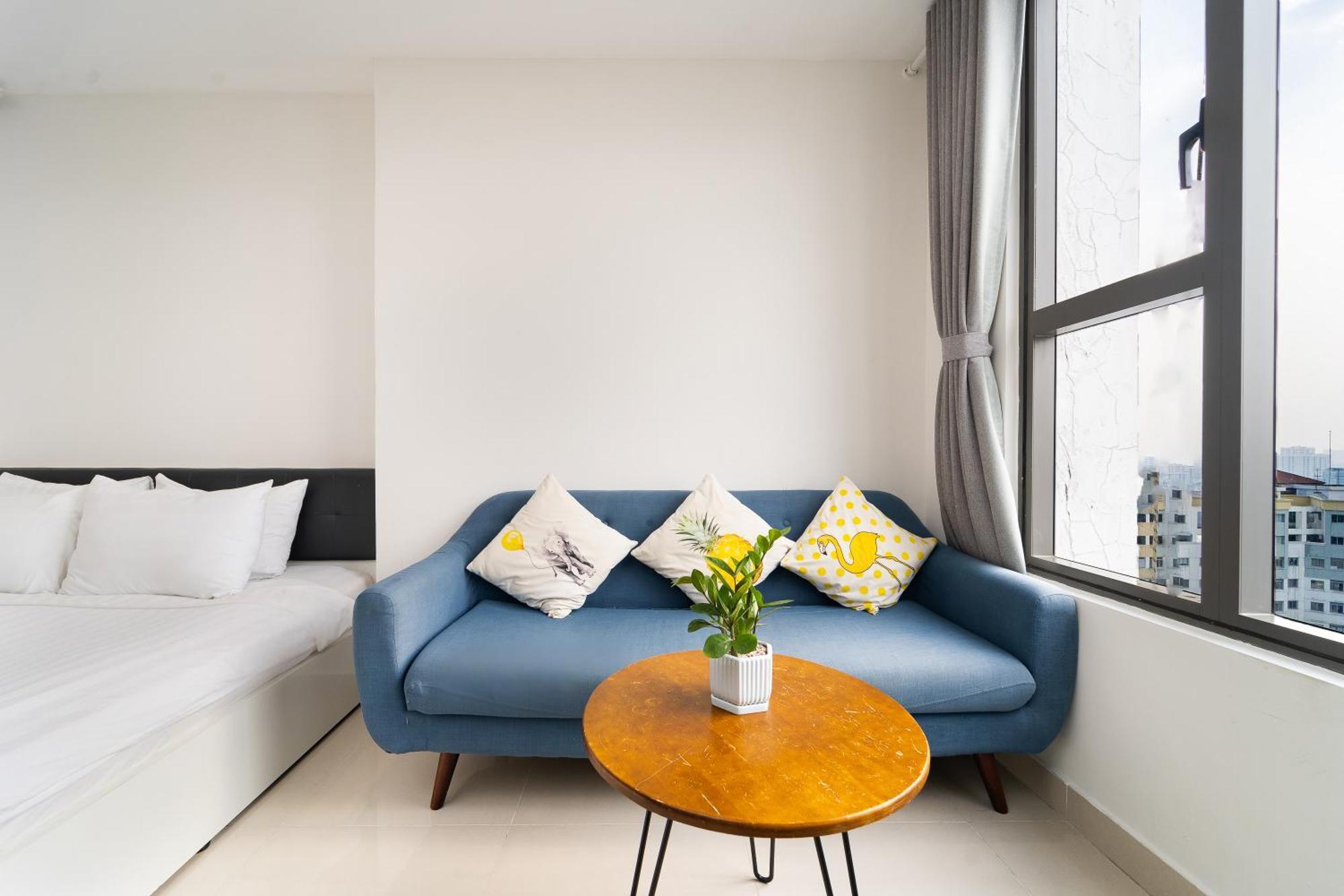 Saigon Authentic Apartments: Infinity Pool & Daily Perks *