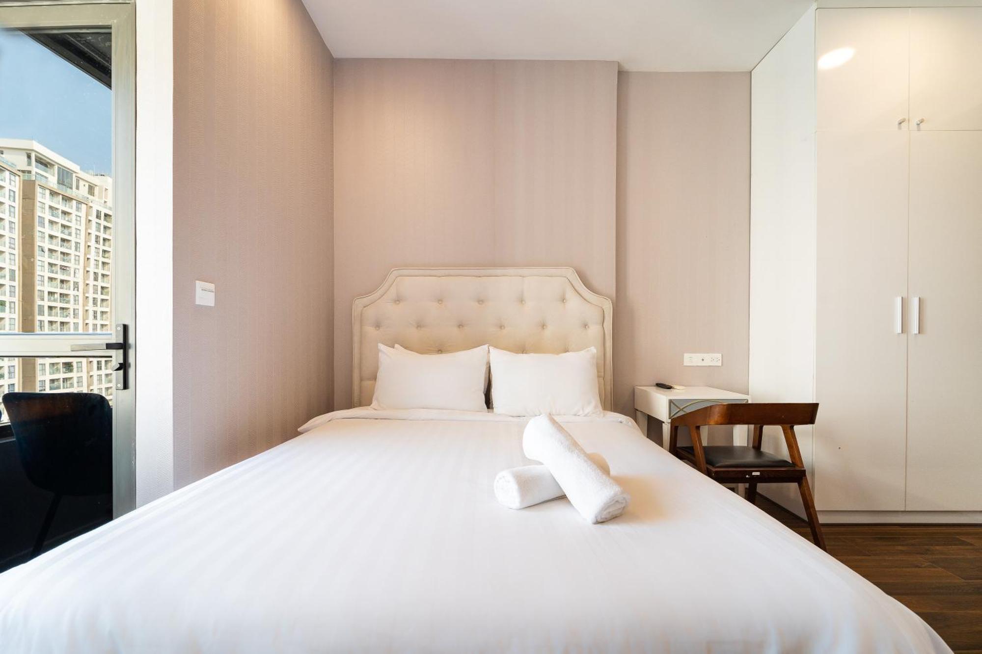 Apartment Saigon Authentic Apartments: Infinity Pool & Daily Perks *