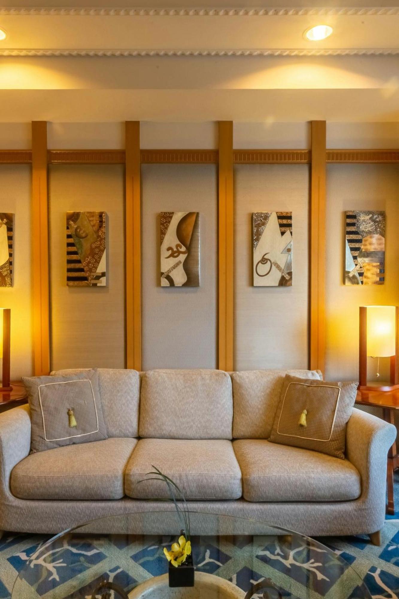 Khách sạn Renaissance Riverside Sài Gòn 5*