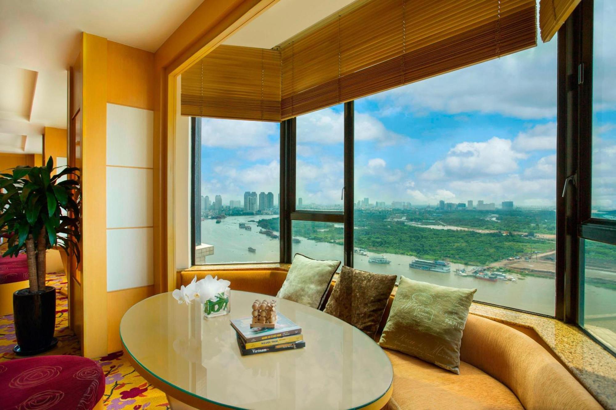 Renaissance Riverside Sài Gòn