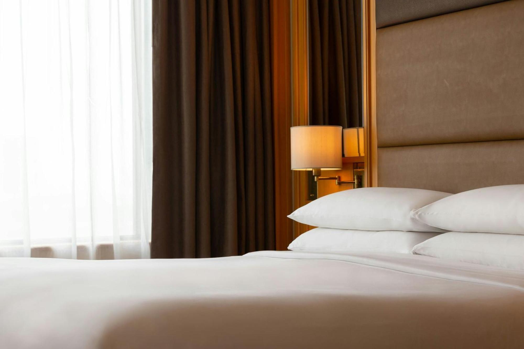 Renaissance Riverside Sài Gòn 5* TP. Hồ Chí Minh
