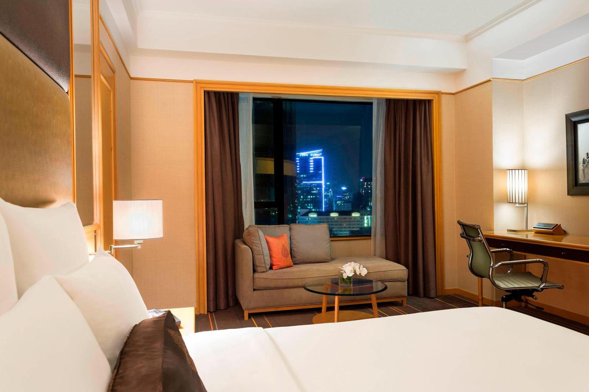 Renaissance Riverside Sài Gòn