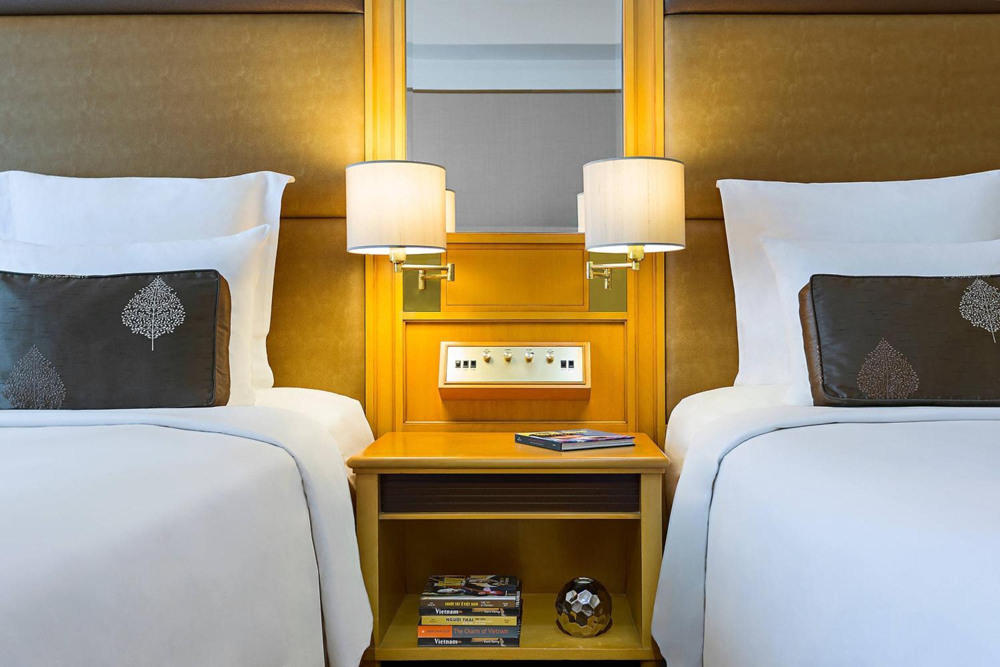 Renaissance Riverside Sài Gòn 5*
