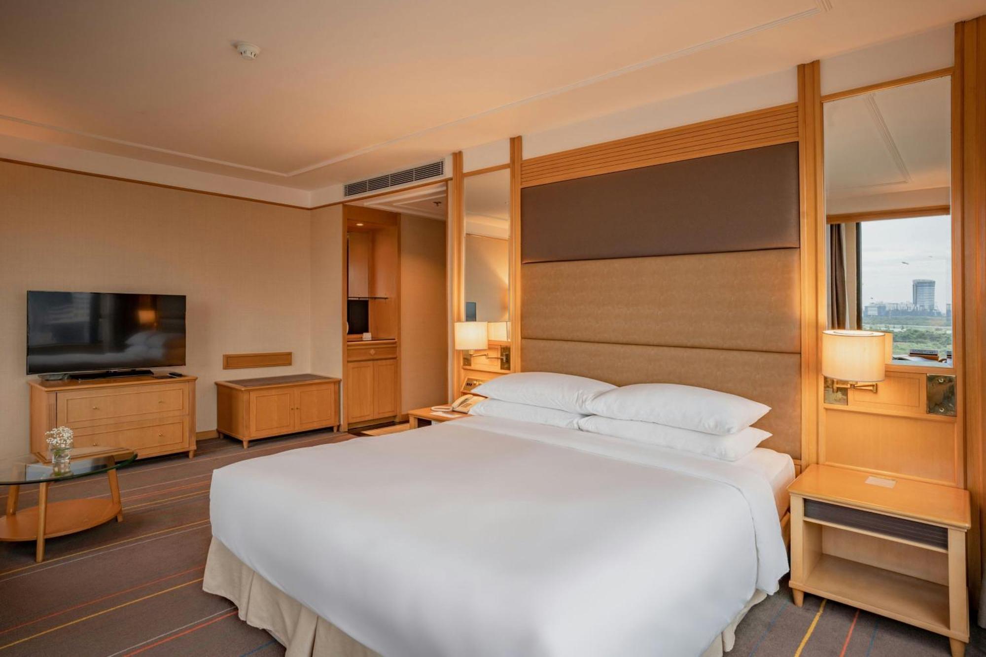 Renaissance Riverside Sài Gòn Khách sạn