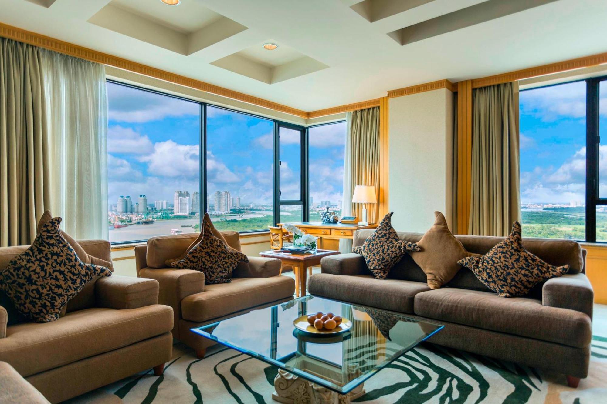 Khách sạn Renaissance Riverside Sài Gòn 5*