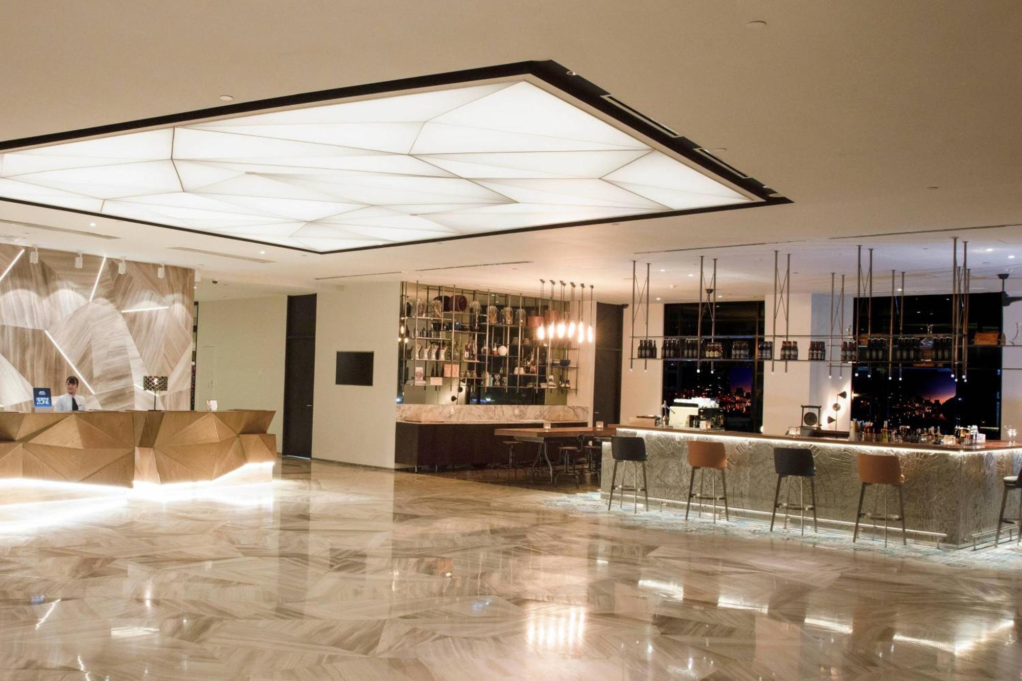 Khách sạn Renaissance Riverside Sài Gòn