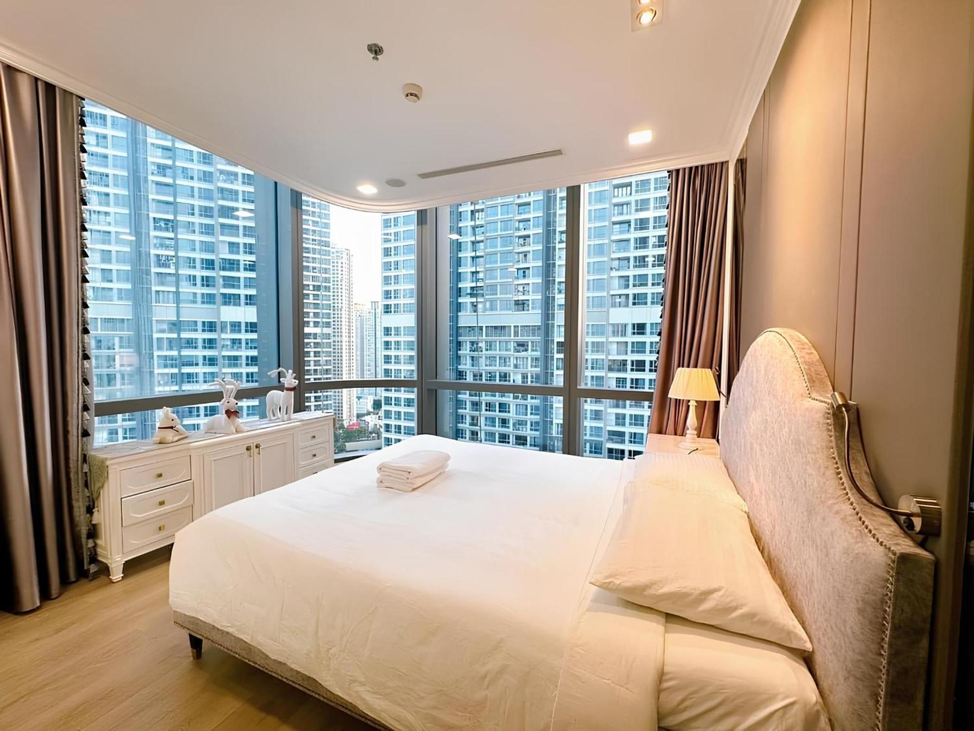 The Luxe Nest Riverside - Vinhome Landmark 81 4*