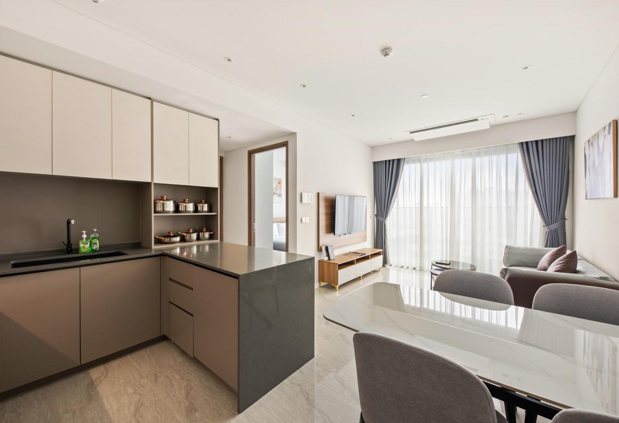 Nu In The Opera Apartment