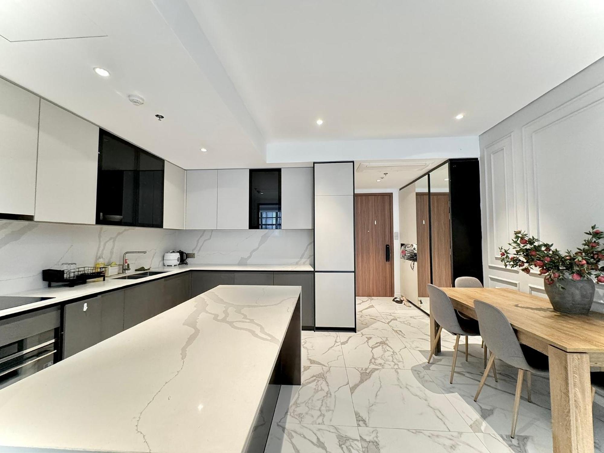 Metropole Thu Thiem - Luna - Chic, Unbeatable Location, Great Value!!! Apartment